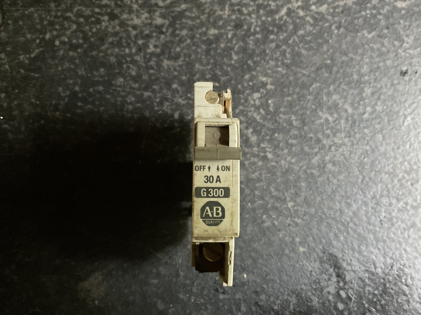 Allen Bradley 1492-CB1G300 Ser. C