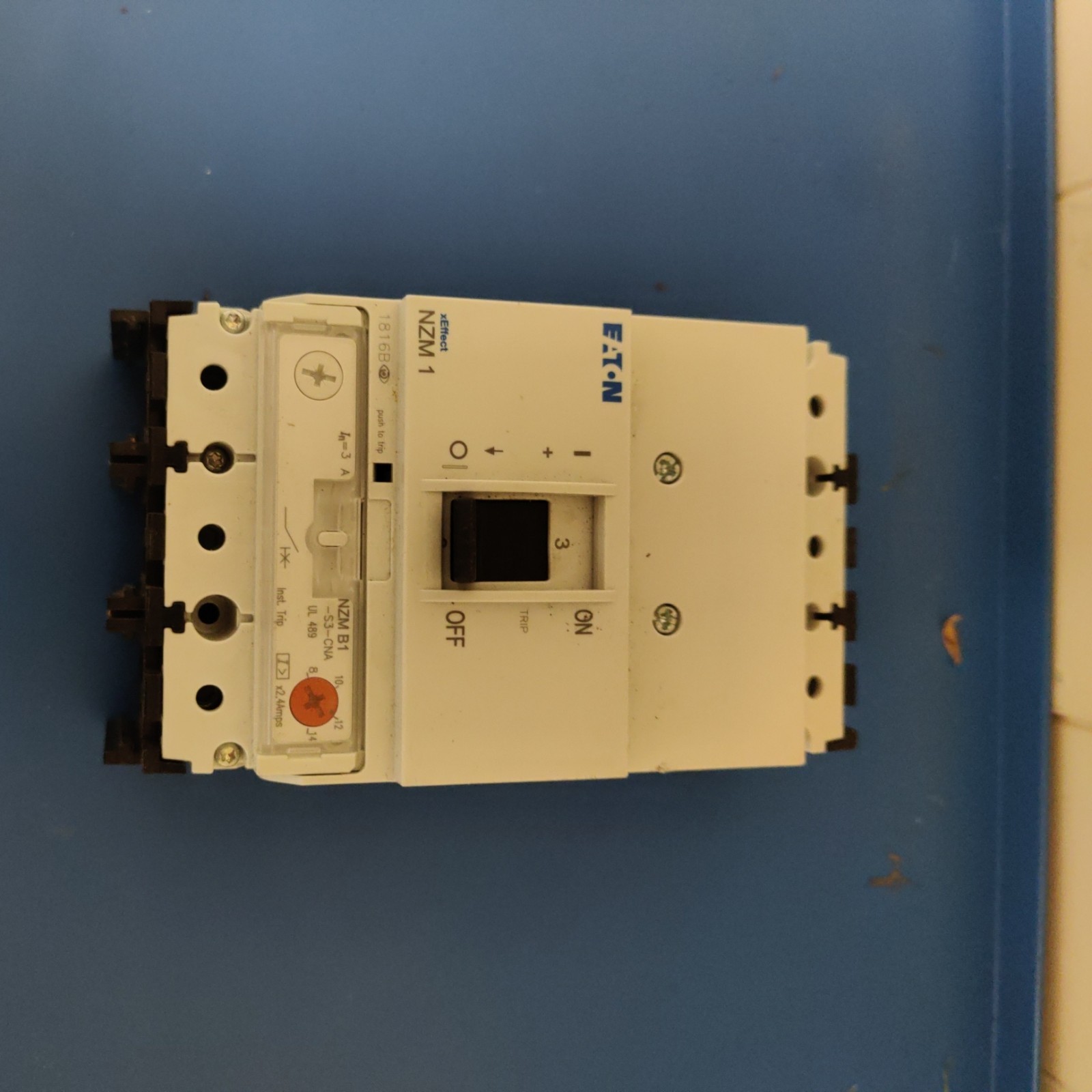 EATON NZM 1 125A CIRCUIT BREAKER NZMB1 100-125A TRIP W/ SHUNT