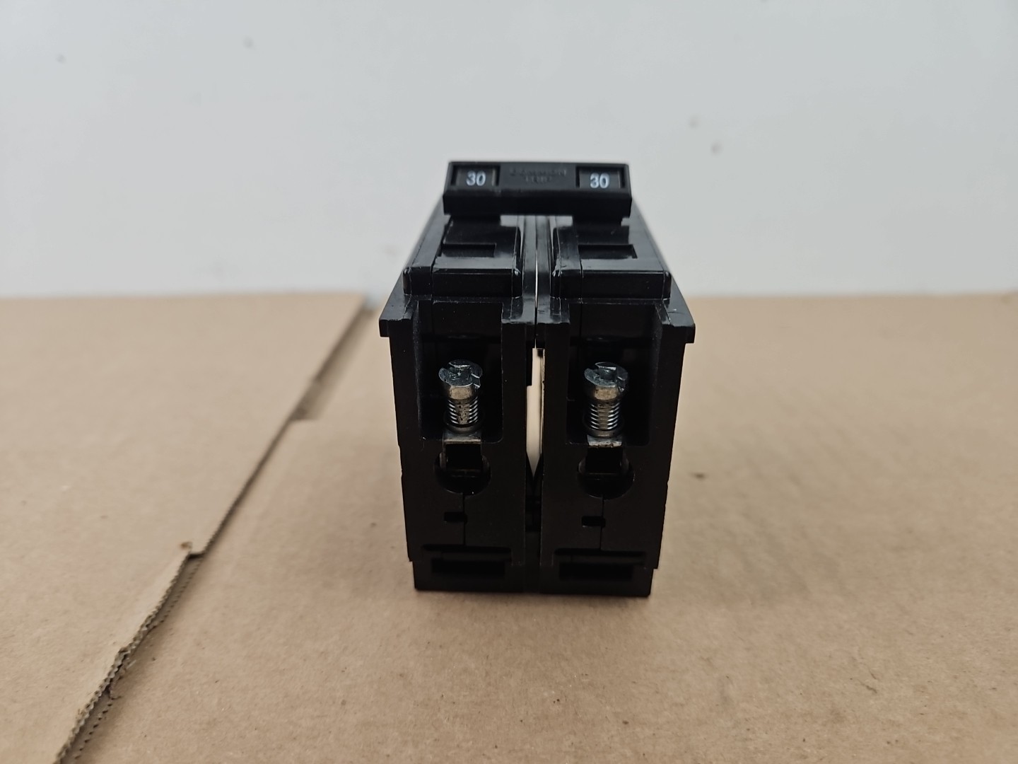 Cutler Hammer QBHW2030 Circuit Breaker 2 Pole 30 Amp Bolt on Quick Lag