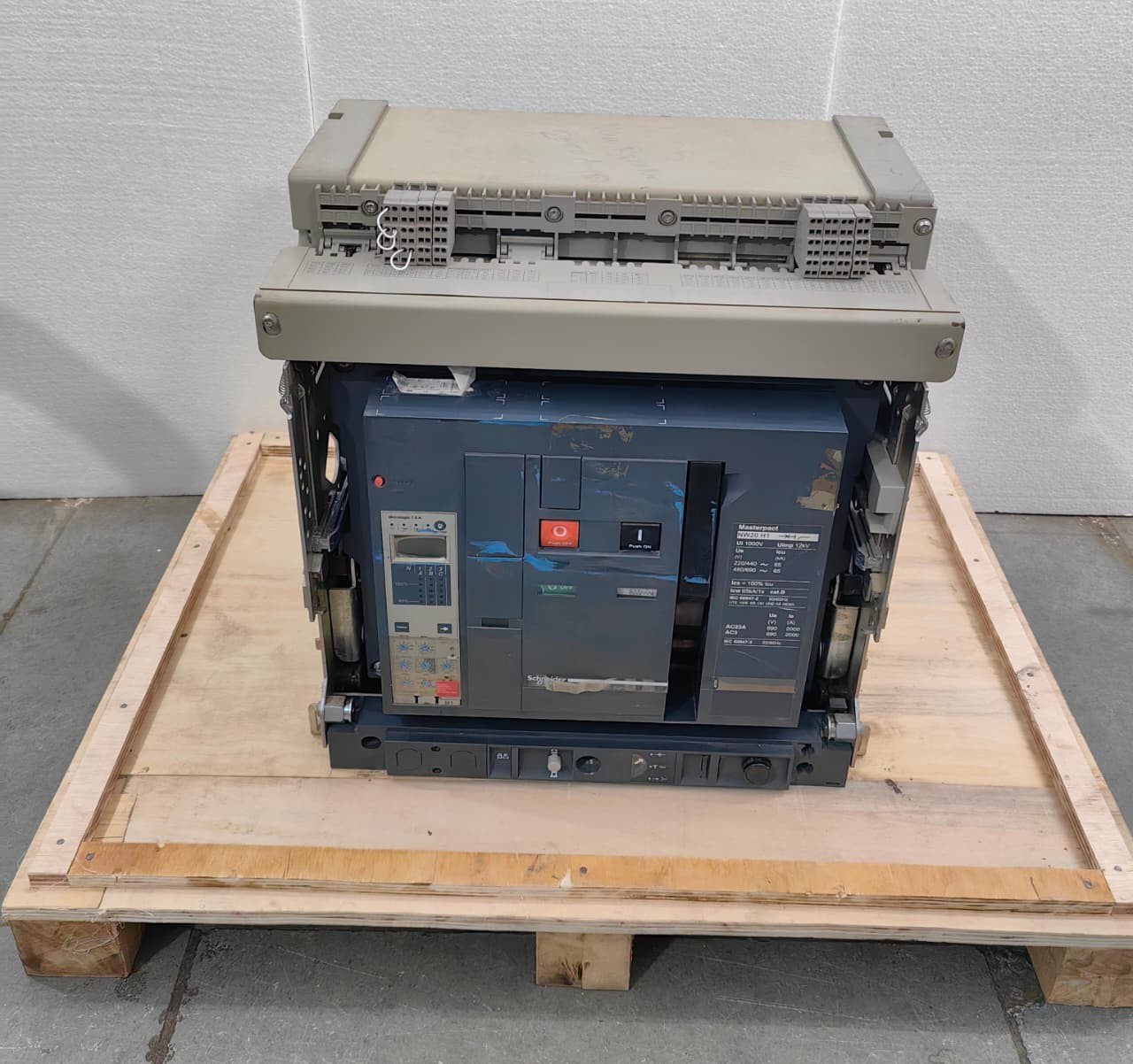 SCHNEIDER MASTERPACT | NW20H1 | NW20 H1 | MICROLOGIC 7.0A, 2000A | TESTED OKAY
