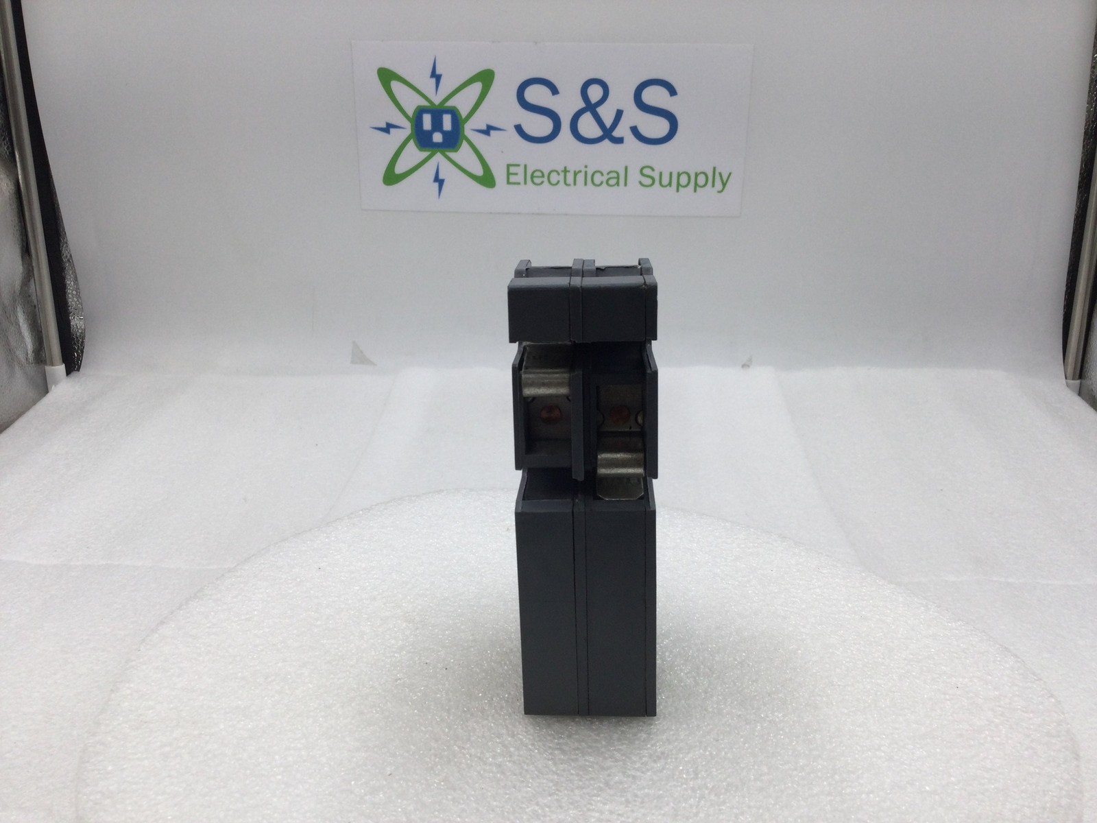 Connecticut Electric UBIZ-2100 100 Amp 2 Pole 120/240V Circuit Breaker – Gray