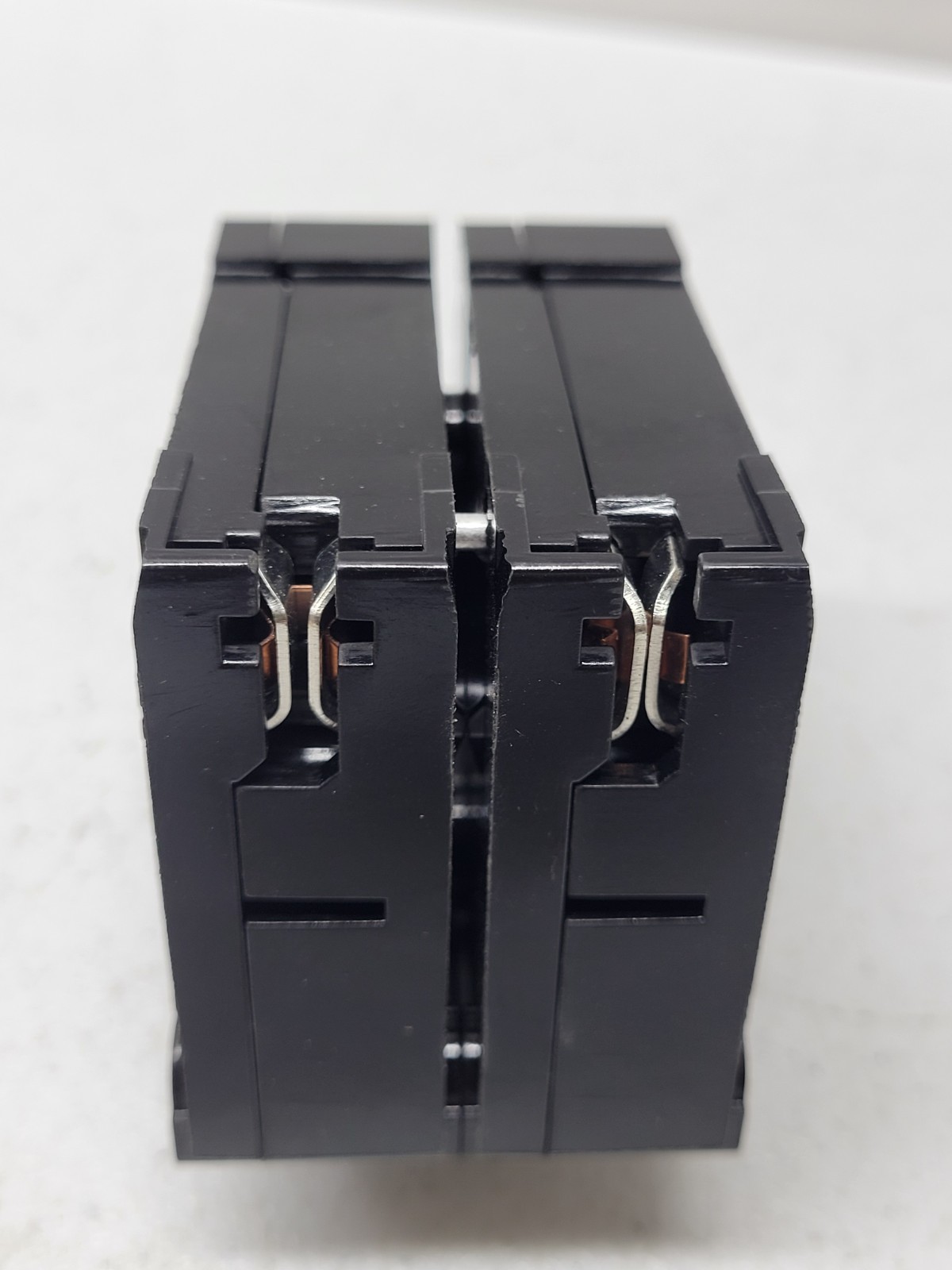 NEW 2 Pole 15 amp Plug in 240-415V Circuit Breaker