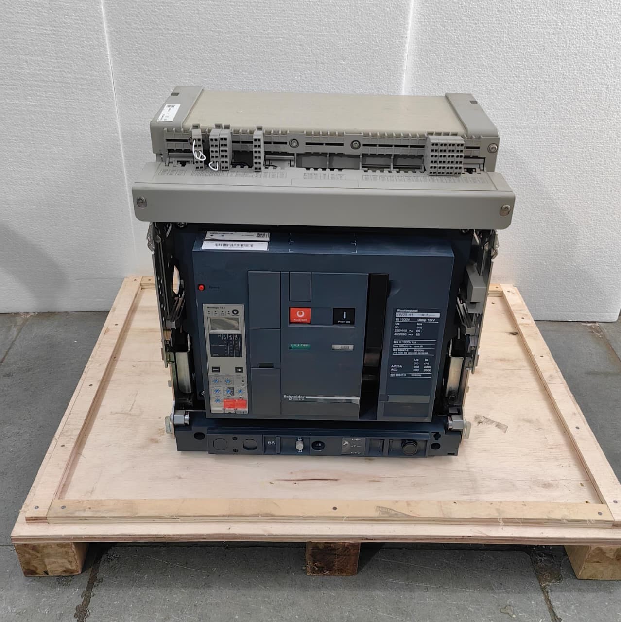 SCHNEIDER MASTERPACT | NW20H1 | NW20 H1 | MICROLOGIC 7.0A, 2000A, NEW NEVER USED