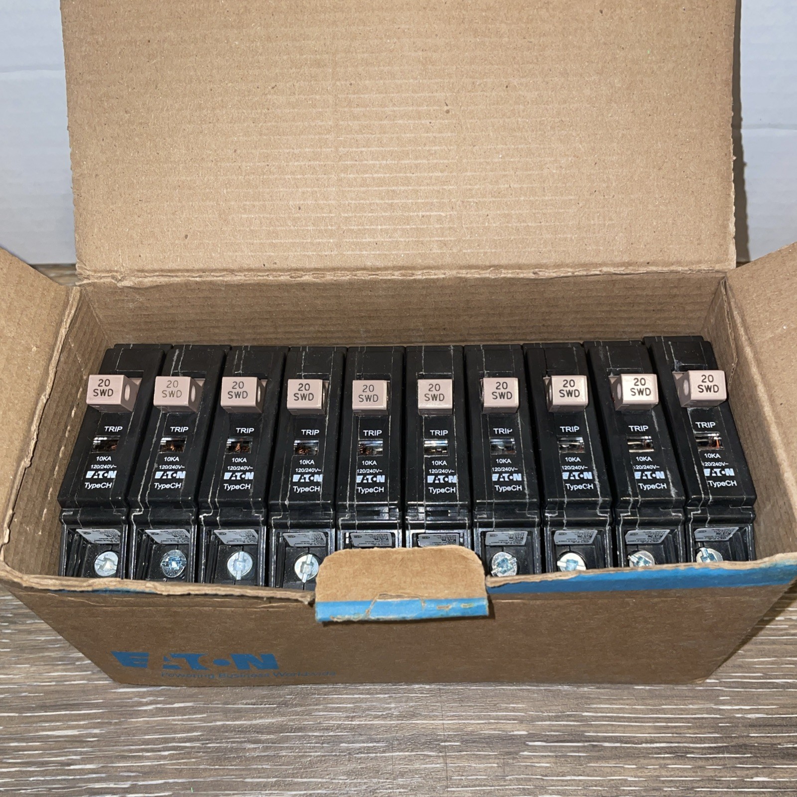 New Eaton CHF120 Single Pole 20 Amp 120/240 Volt Circuit Breaker Box of 10