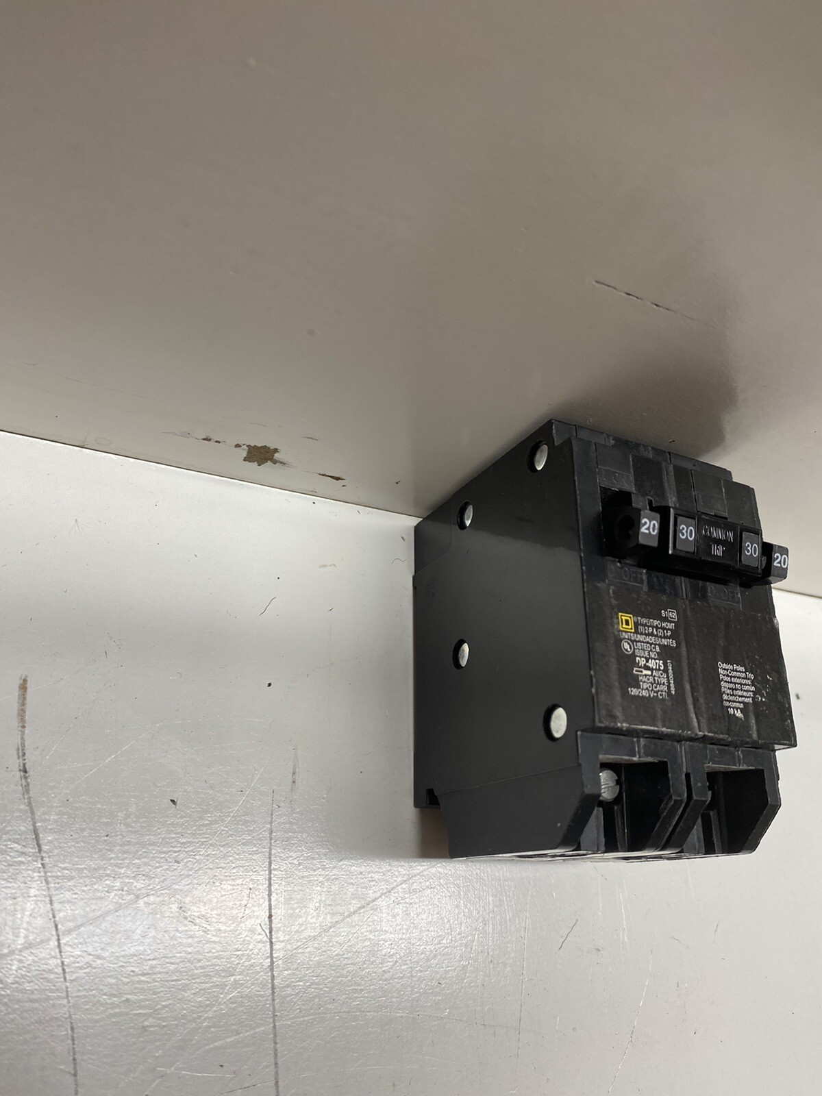Square D HOMT2020230 20Amp 1 Pole 30Amp 2 Pole Circuit Breaker New Surplus￼￼￼