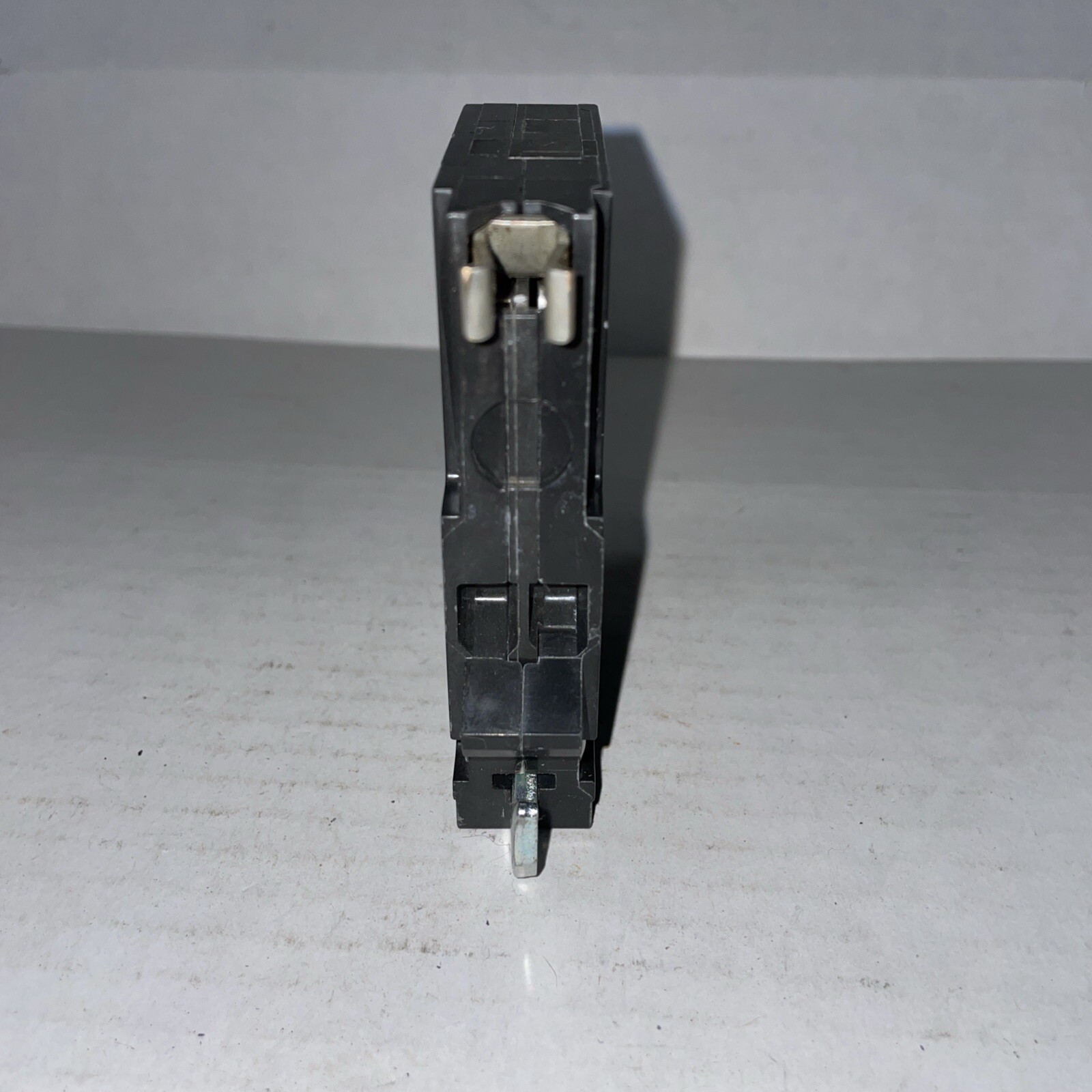 Square D QOT2020 Twin Tandem 1 Pole 20 Amp 120/240VAC Plug In Metal Hook Breaker