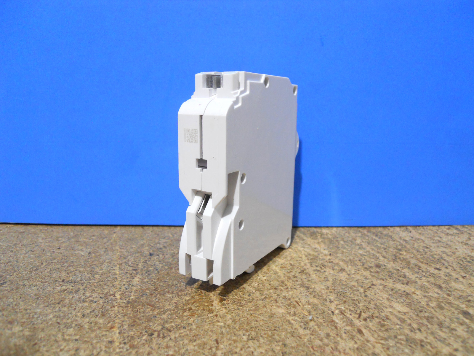 Leviton 20A 1-Pole Standard Thermal Magnetic Branch Circuit Breaker LB120-T