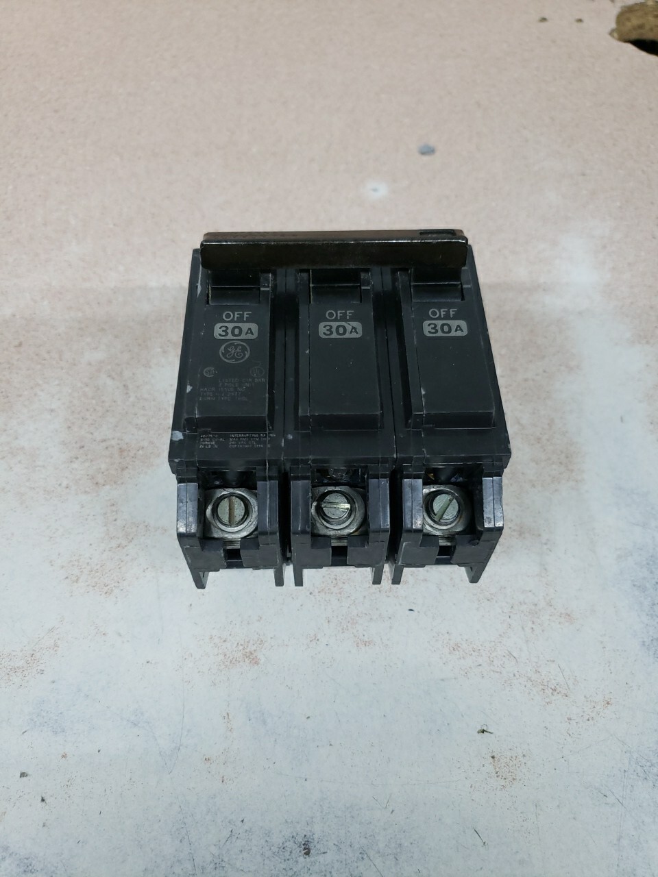 GE THQL32030 Circuit Breaker new type