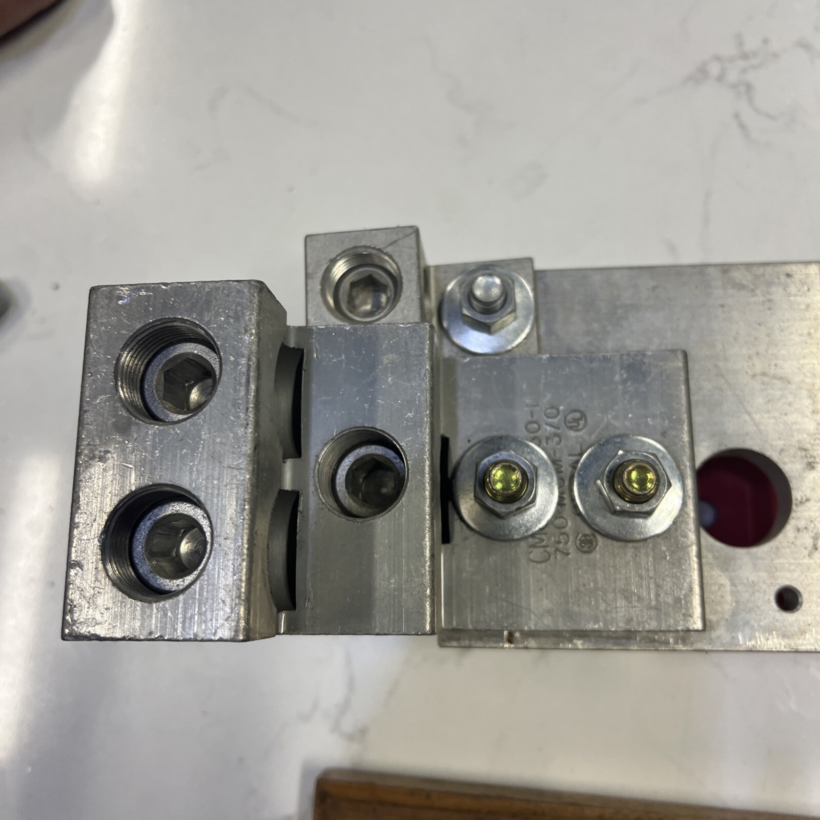 Square D Solid Neutral Assembly H800SNE4 NOS