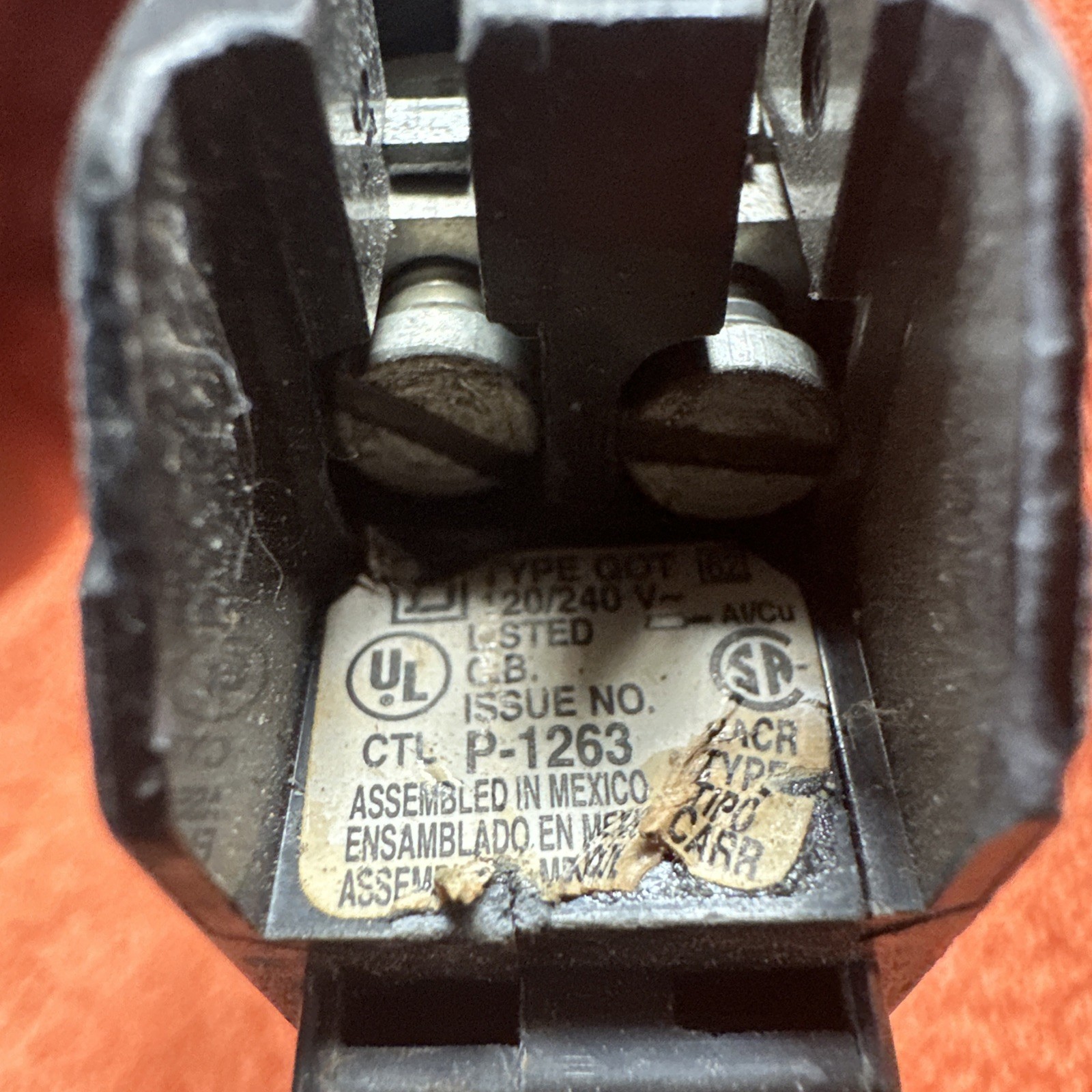 Square D QOT2020 Twin Tandem 1 Pole 20 Amp 120/240VAC Plug In Metal Hook Breaker