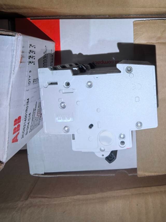 Brand new ABB miniature circuit breaker SH204-C16 SH200 4P 16A C 2CDS214001R0164