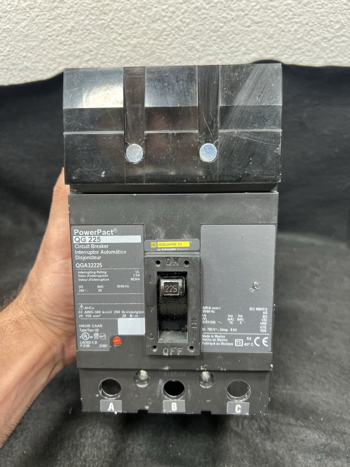 QGA32200 NEW TAKE OUT SQUARE D 3-P 200A 240V I-LINE CIRCUIT BREAKER