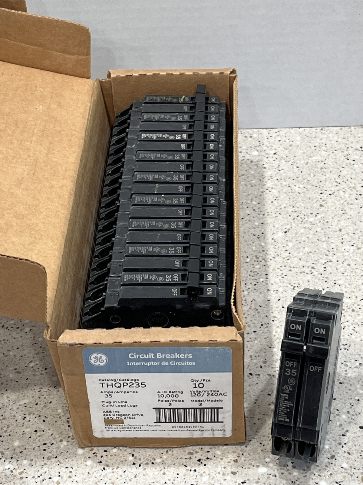 GE THQP235 (10 PACK) 2P 35A Circuit Breakers LOT OF 10 NEW IN BOX