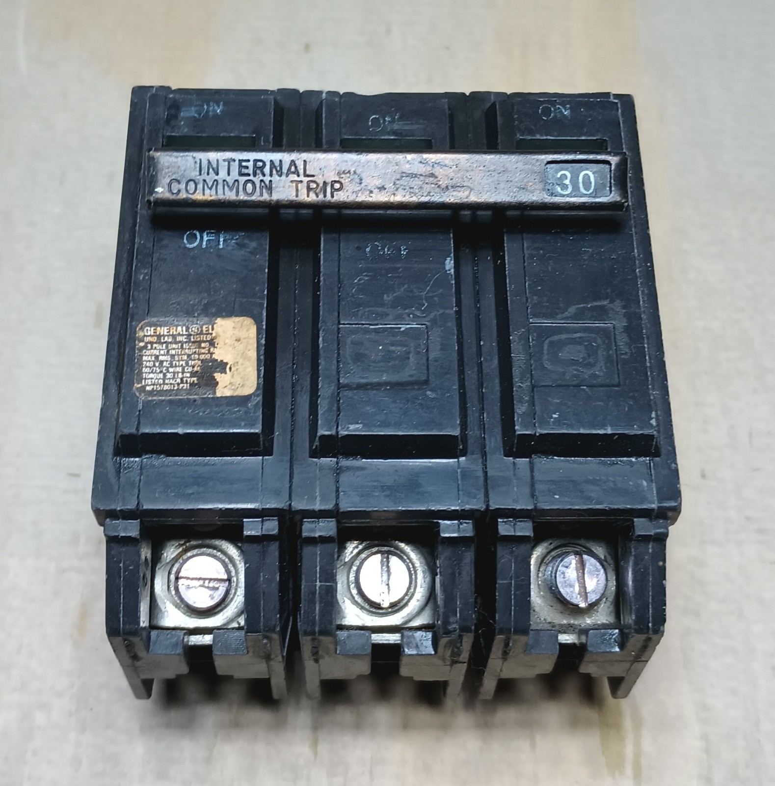 GE THQL32030 Circuit Breaker