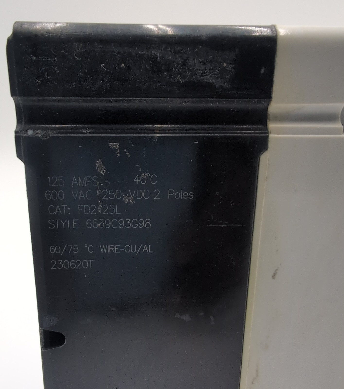 Eaton FD2125L Circuit Breaker 125A 2P 600V FD 125 Amp 2 Pole
