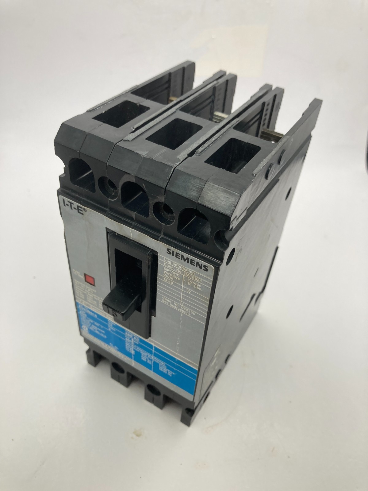 ITE Siemens ED43B015 3 Pole 15 Amp 480VAC 3Ph ED4 Sentron Series Circuit Breaker