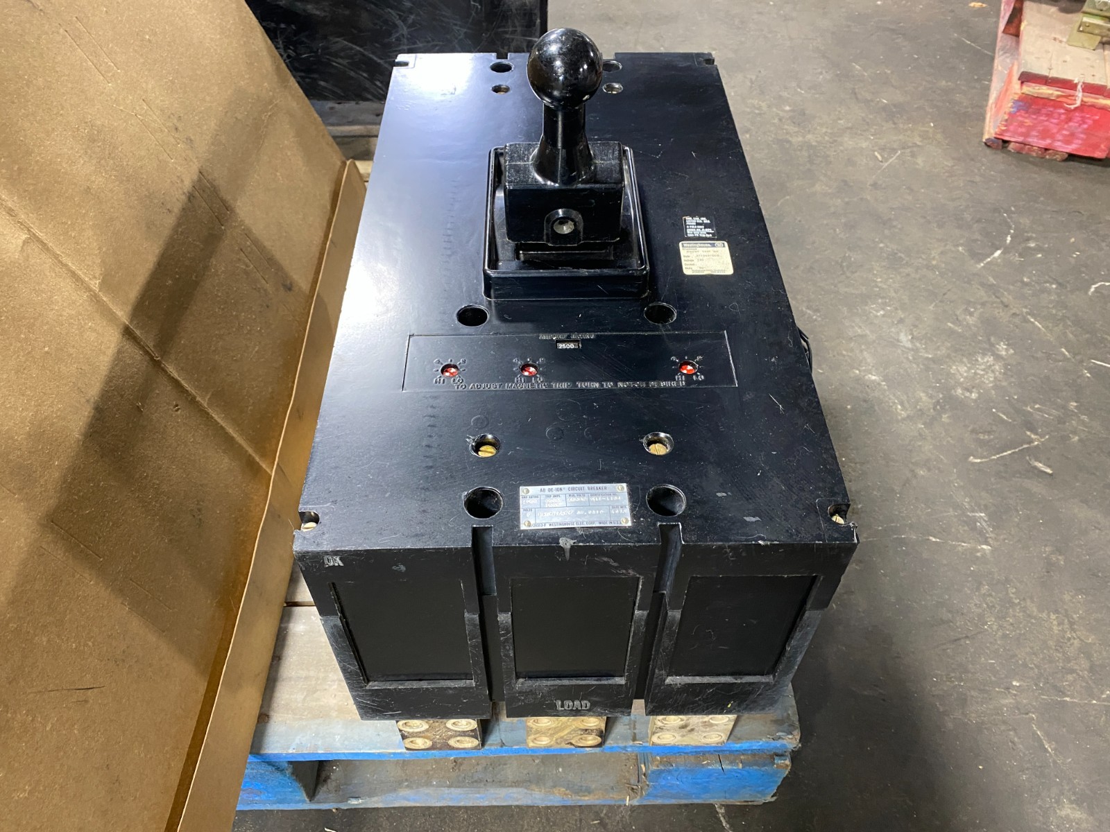 Westinghouse AB DE-ION Circuit Breaker 2500A 120V-600Y 3P 600AC Shunt NP28313-F