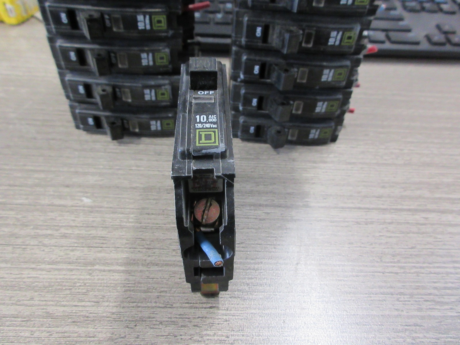 Square D Clip-On Circuit Breaker QOB120 20A 120/240V 1P *Lot of 20* Used