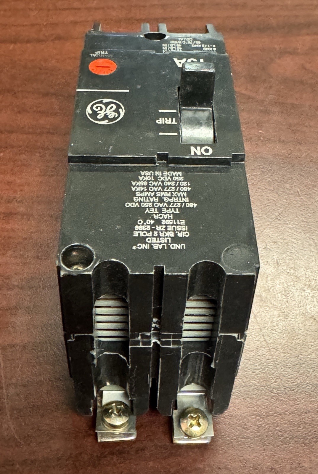 TEY215 GE TEY 2Pole 15Amp 480Volt Bolt-On BRAND NEW Circuit Breaker MINOR DAMAGE