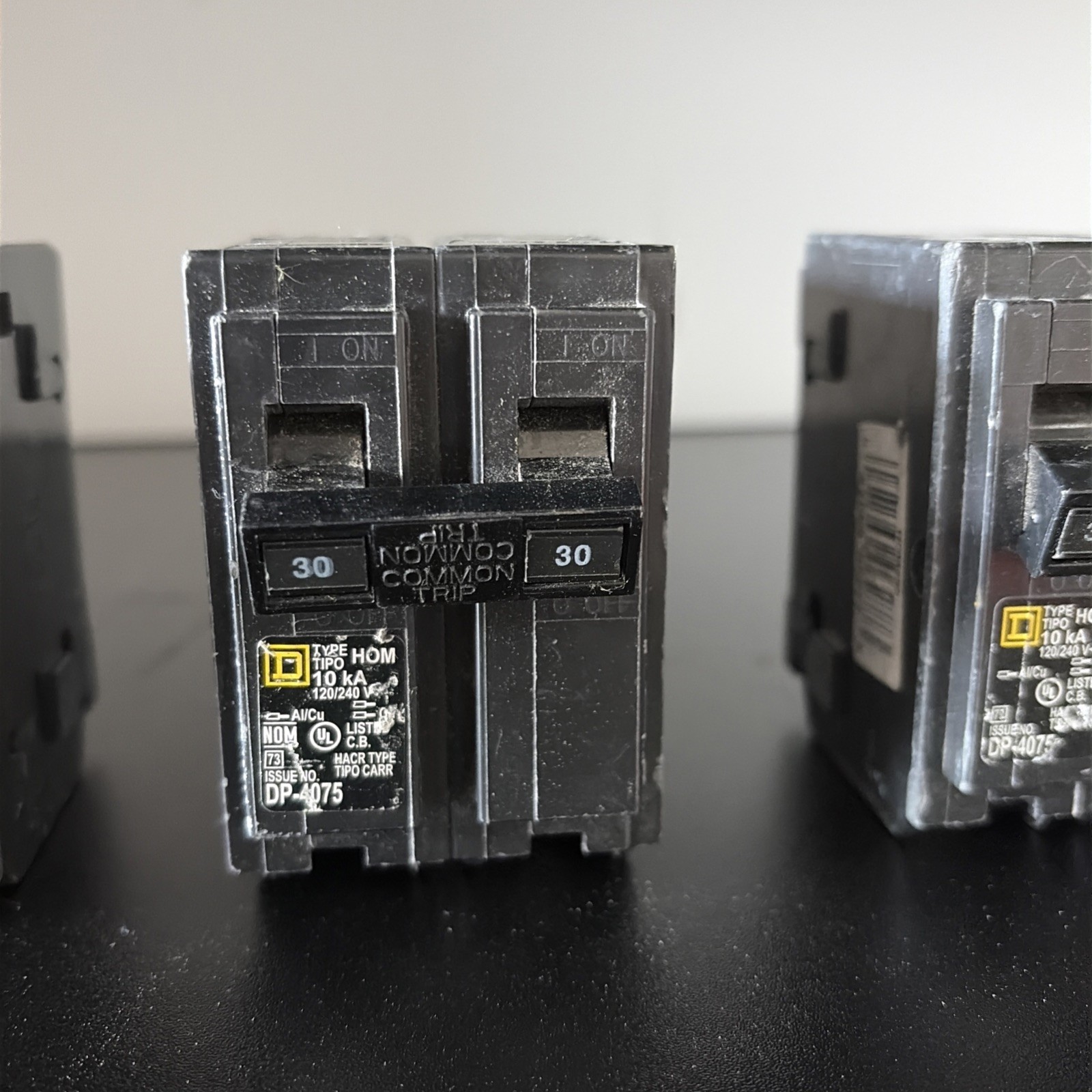Square D (LOT OF 9 TOTAL BREAKERS) 2-POLE-30AMP HOM230 (TESTED) (1YR WARRANTY)