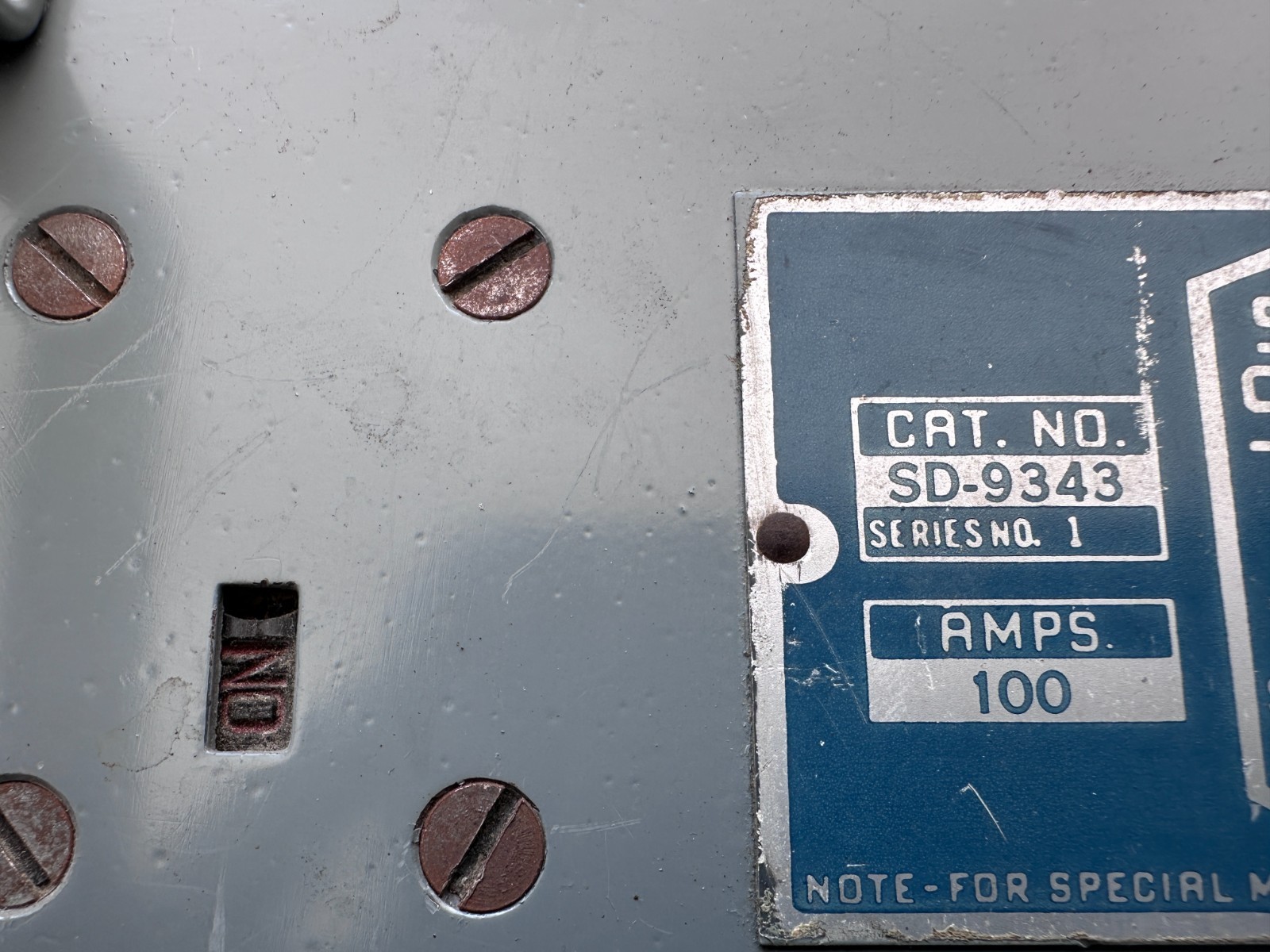 Square D SD-9343 100Amp Saflex Plug-In Duct w/Fuses