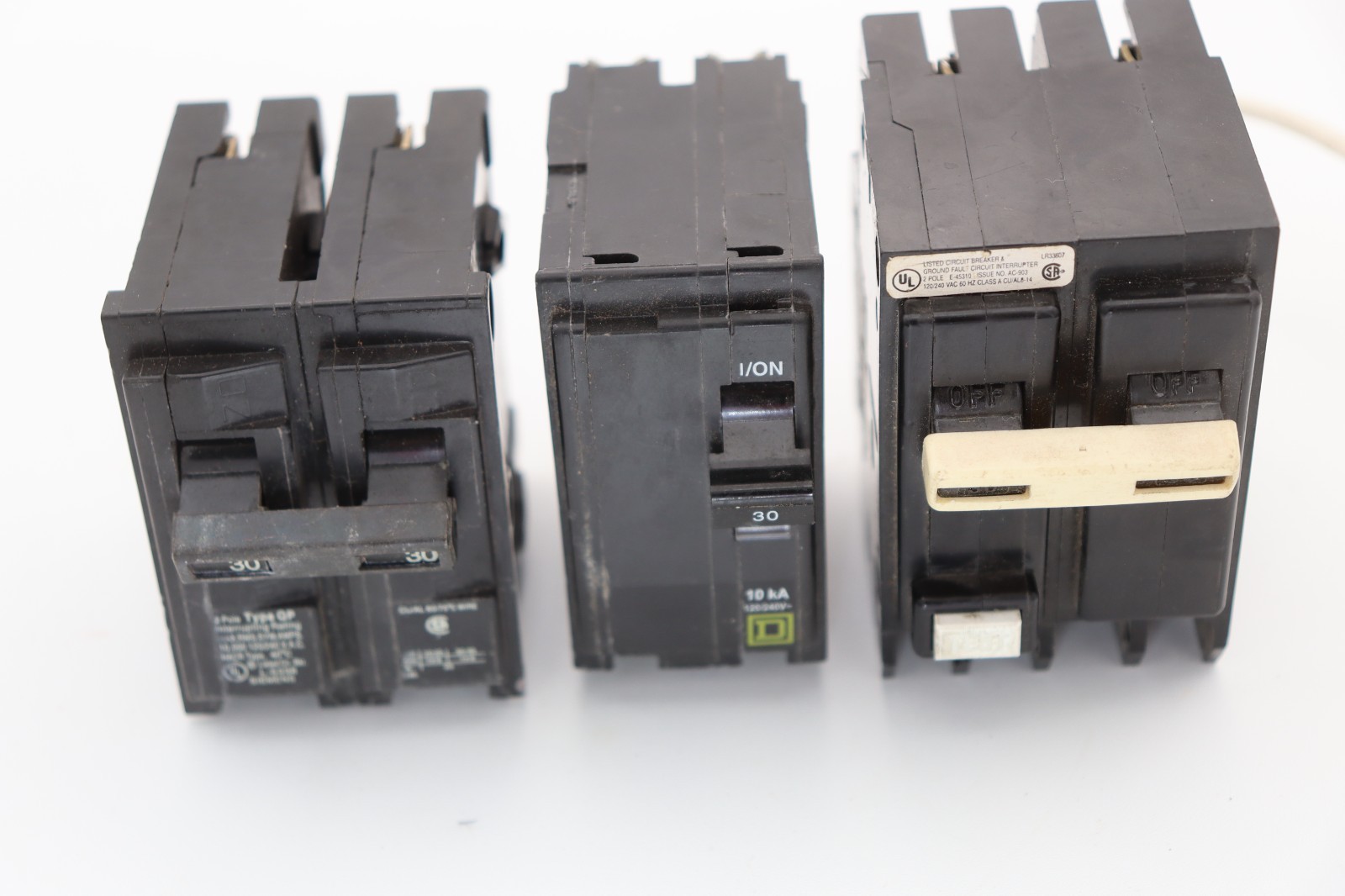 Assorted lot of 8- 15 Amp 1 and 2 Pole Circuit Breakers *See Description*