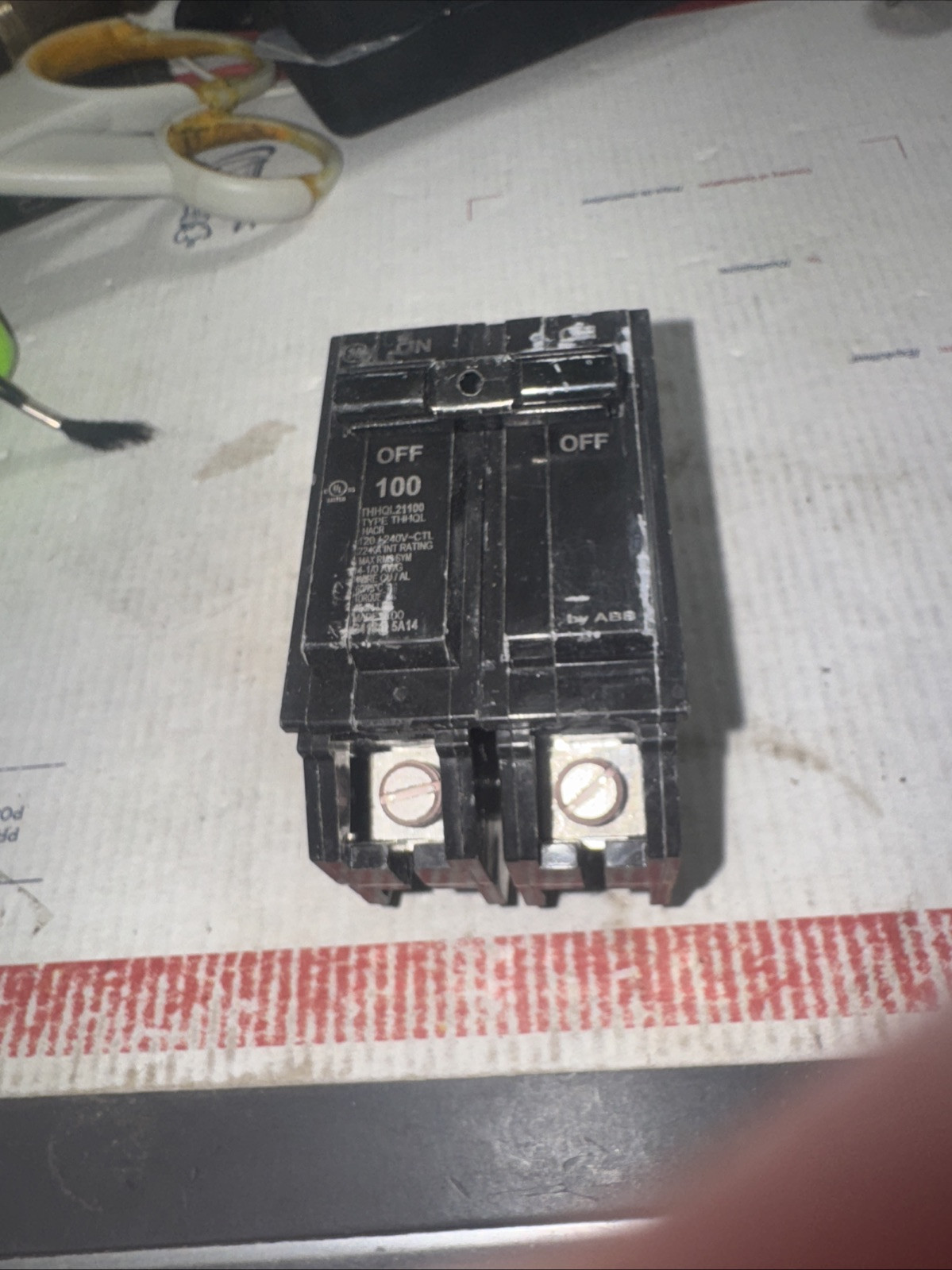 GE THHQL21100 Bolt-On Mount Main Circuit Breaker 2-Pole 100-Amp 120/240-Volt