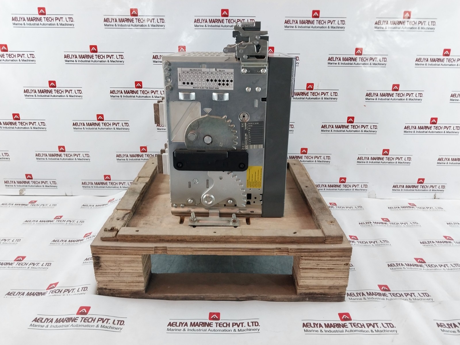 ABB E2.2N Air Circuit Breaker 1000A IEC 60947-2 24V DC 50-60Hz 12kV
