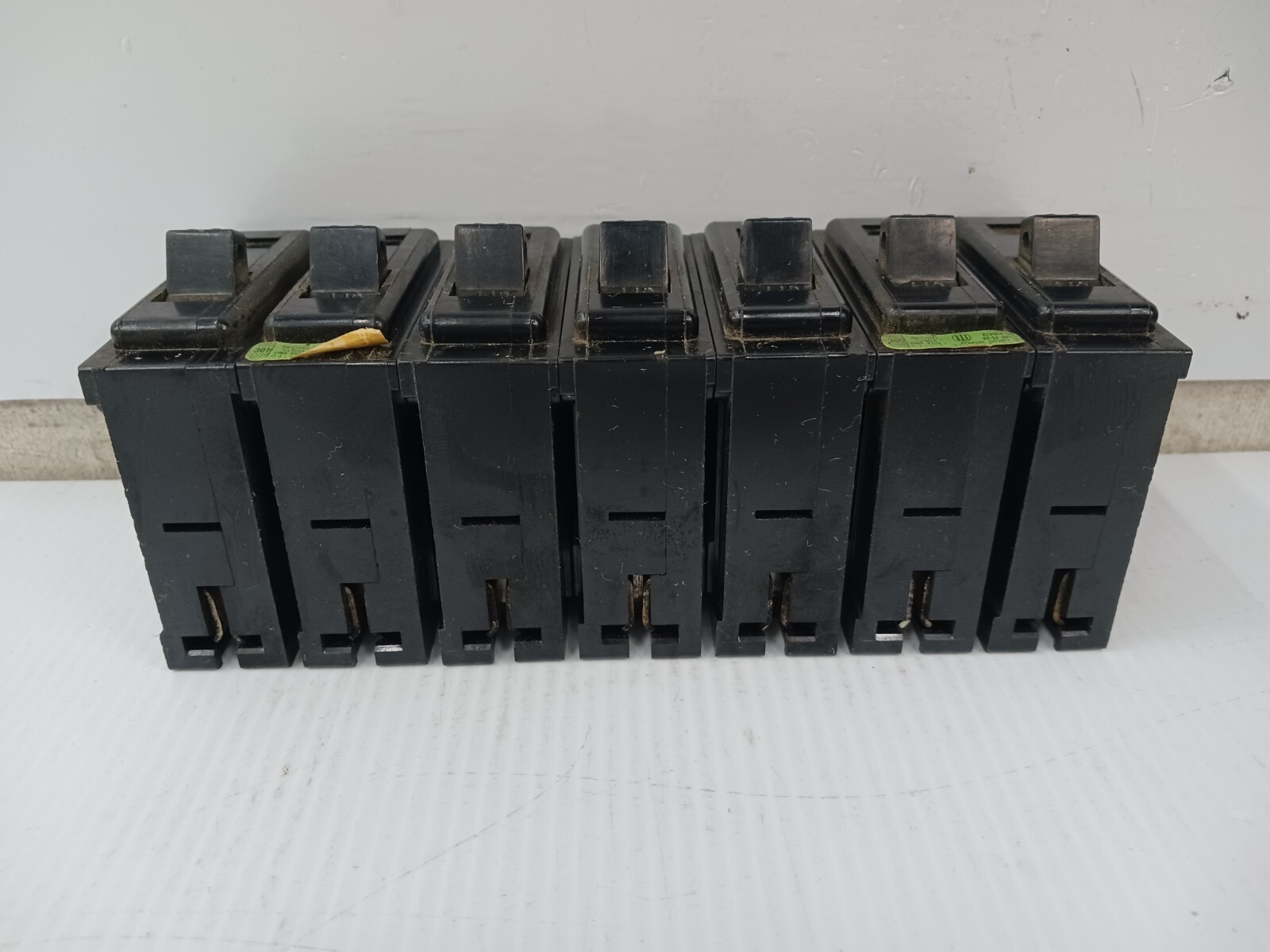 Lot Of Seven) ITE 20 Amp Plug-In/On Circuit Breaker 1 Pole 120/240 VAC EQ-P9412
