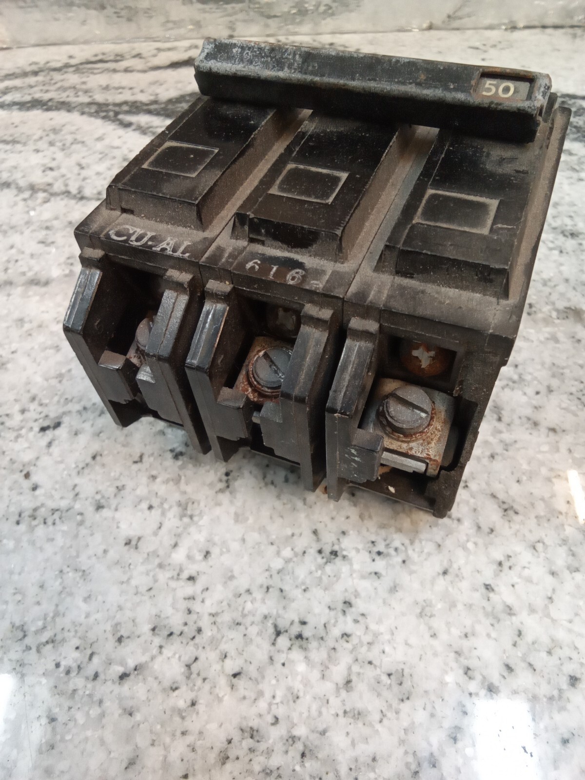 GE/TQL32050/50A/3p/240V/TYPE TQL-AC/circuit breaker/CHIPPED (B1C2UP)