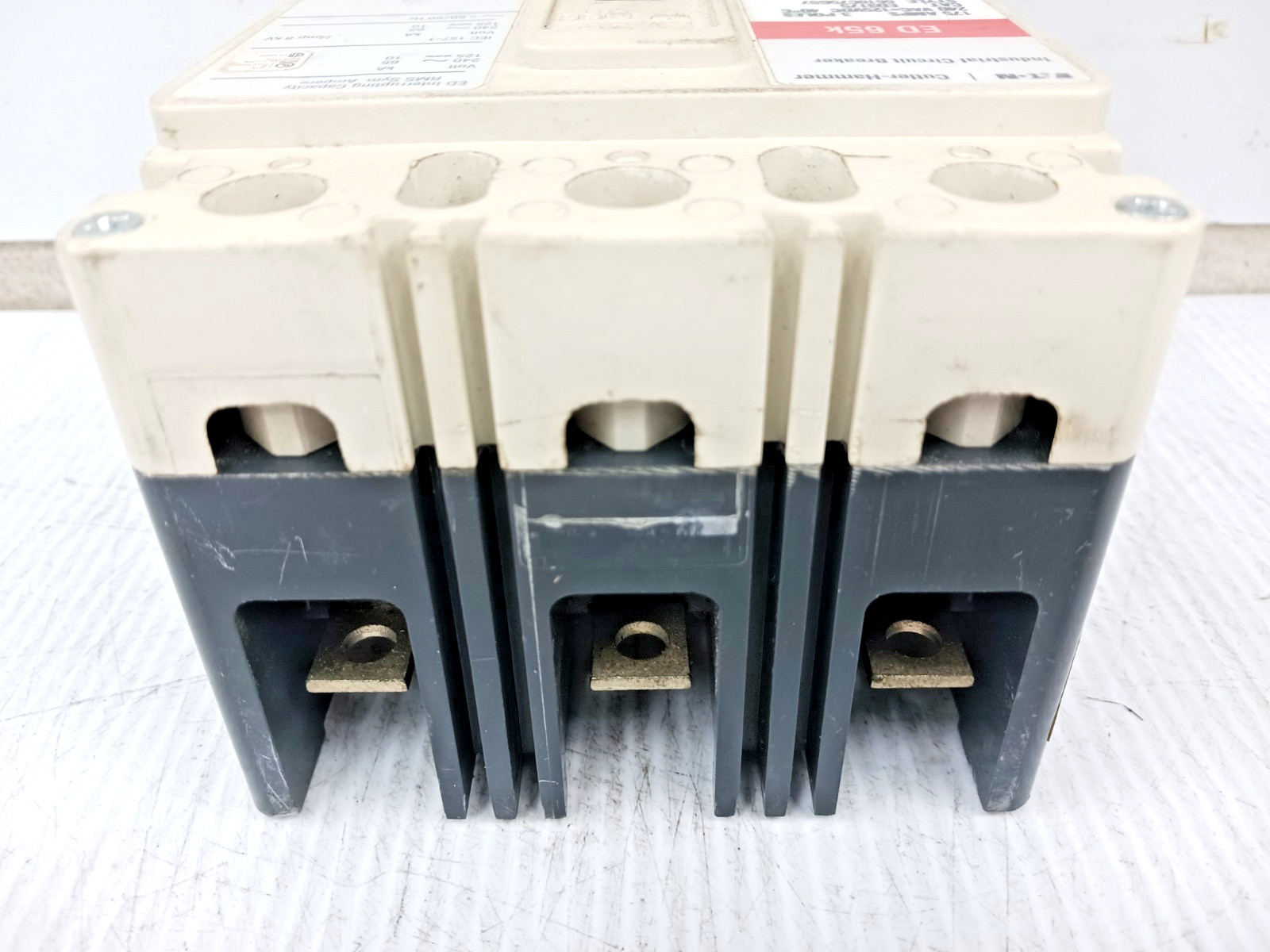 Eaton / Cutler-Hammer 175 Amp Circuit Breaker 3 Pole 240 VAC ED3175 *Flaw*