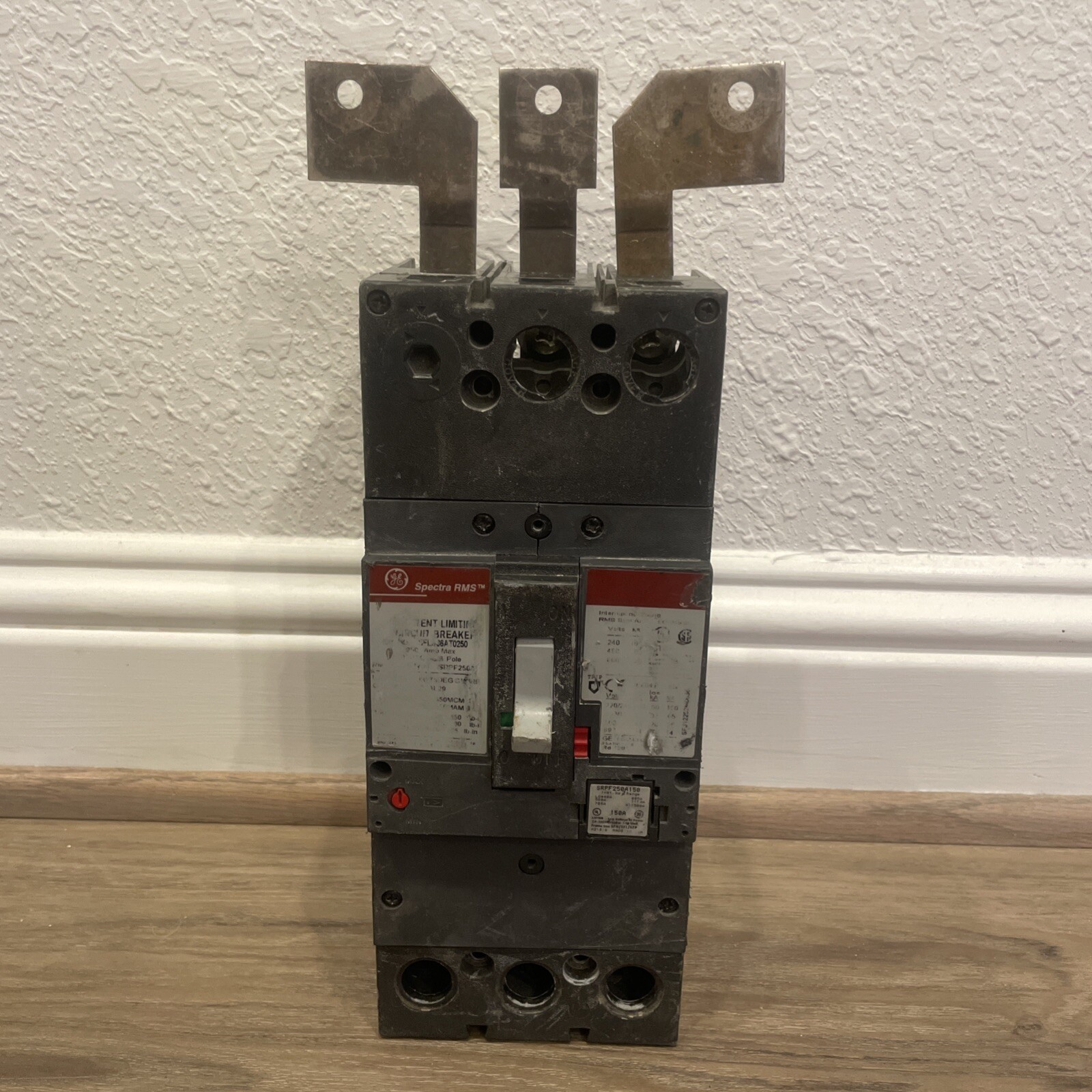 GE SPECTRA RMS 250 AMP CIRCUIT BREAKER 600V 3P SFLA36AT0250 W/ 225A TRIP