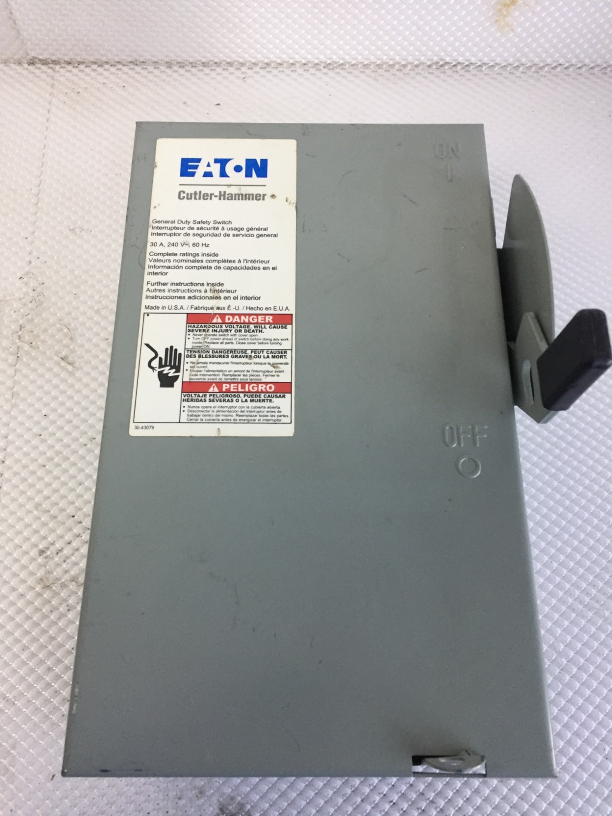 CUTLER-HAMMER DG321NGB 30 AMP 240 VOLT 3 PHASE INDOOR DISCONNECT..D-2032