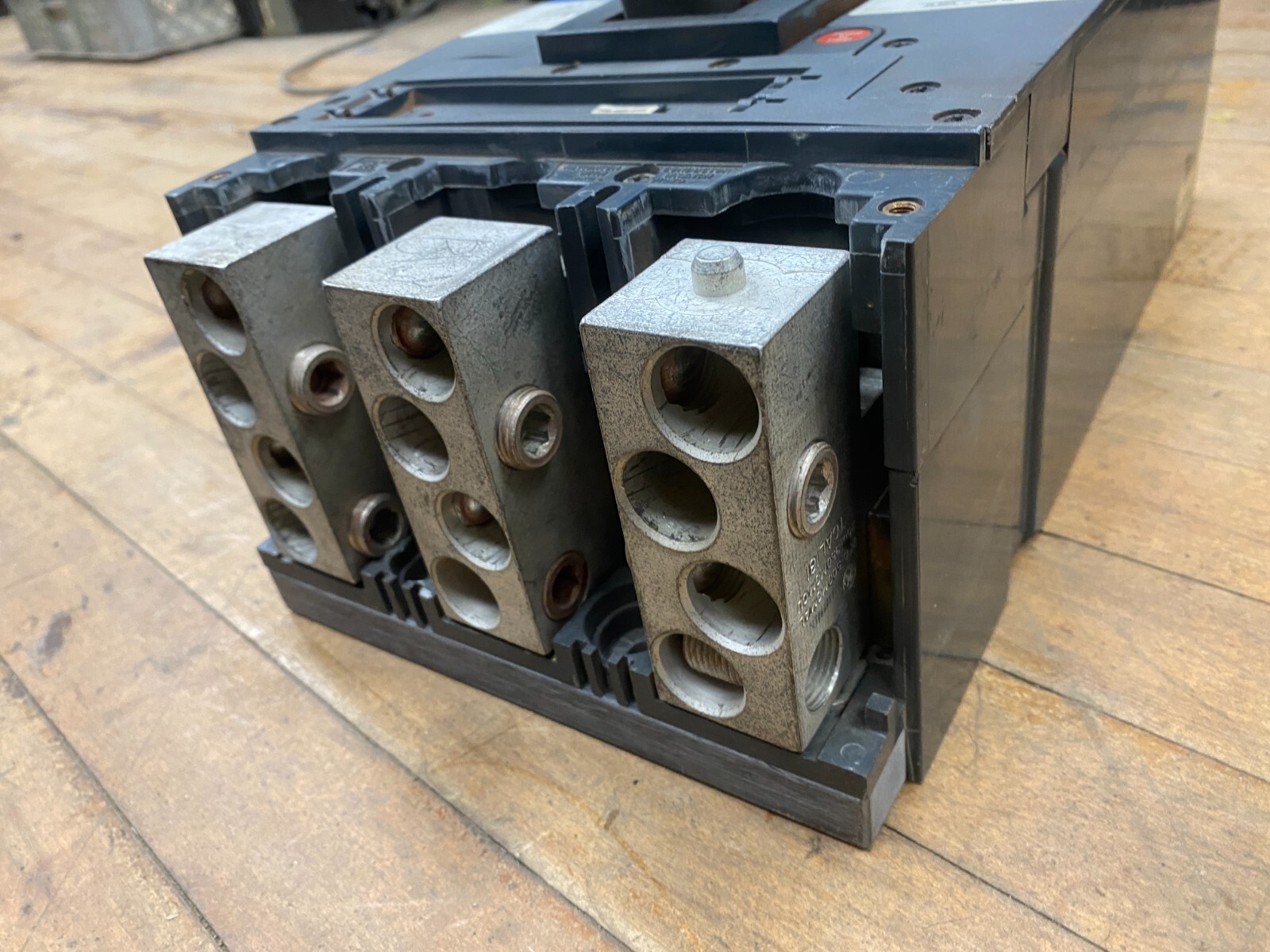 GE SKHA36AT1200 HI-Break Circuit Breaker 1200A 600V 3P 3PH Plug SRP1200A 1000A