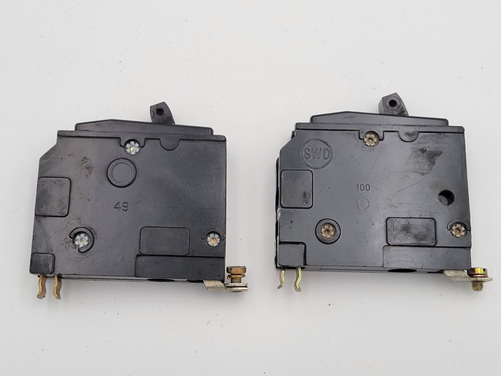 Square D QOB120 20A 1-Pole Bolt On Circuit Breakers Type QOB (Lot of 10) USED