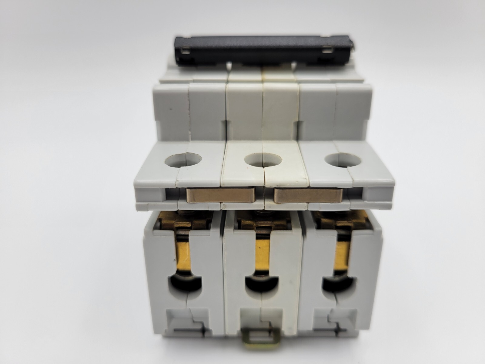 ABB S253-L6 DIN Rail Mount Circuit Breaker 6 Amp 480 Volt AC 3 Pole 3 Phase
