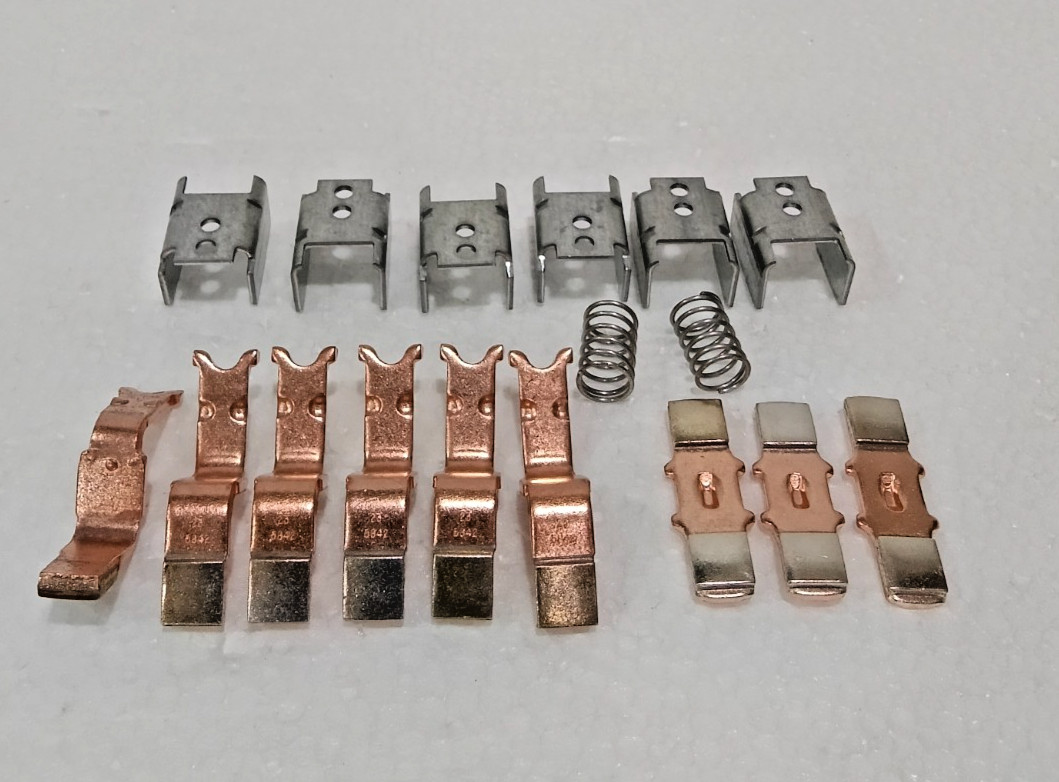 *NEW IN BOX* EATON CUTLER HAMMER 6-65-8 RENEWAL SET OF CONTACTS
