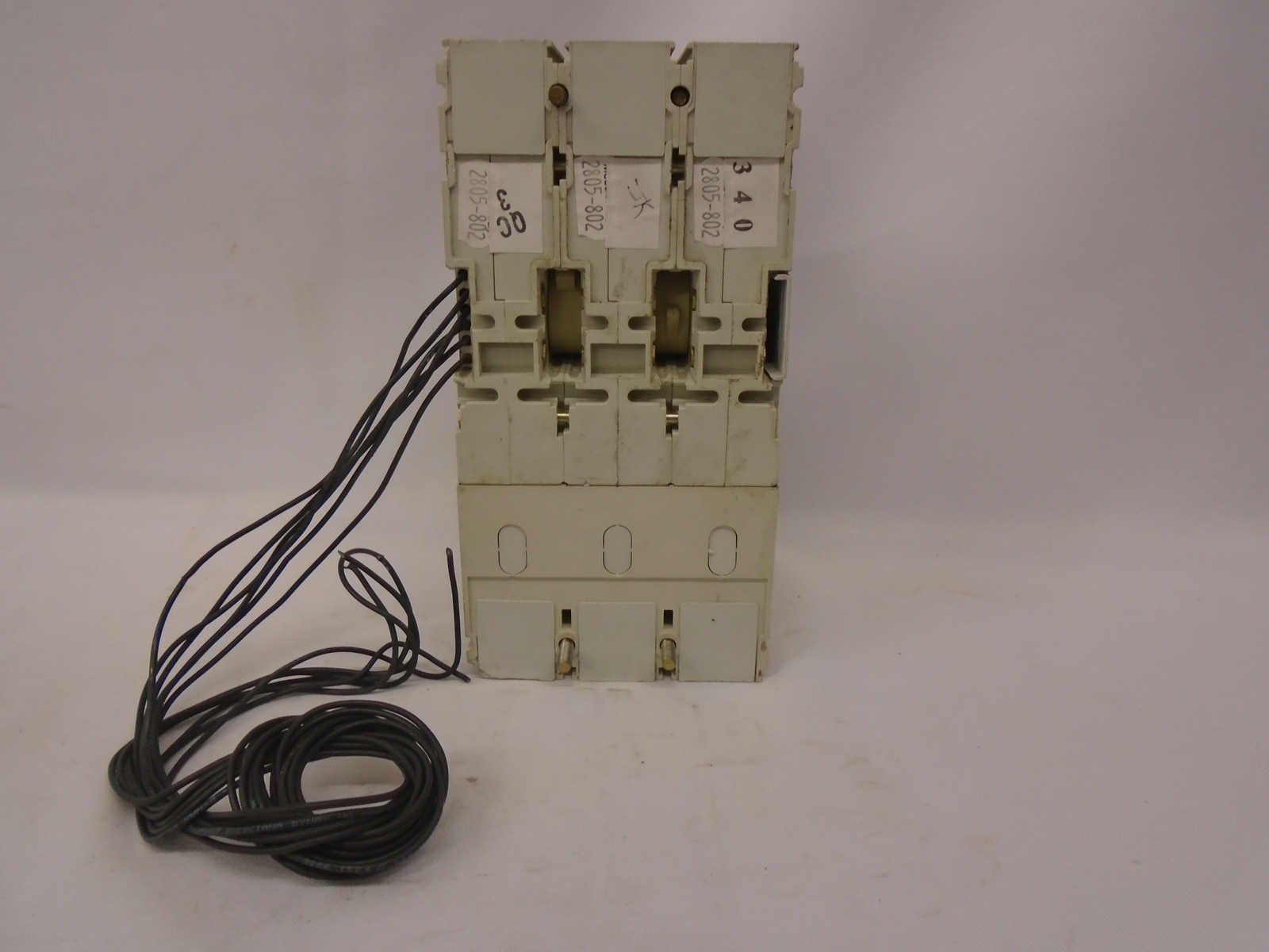 ABB/SACE TMAX TYPE T4L250 CIRCUIT BREAKER 100A 3-P 600V w/KT5AS AUXILIARY SWITCH