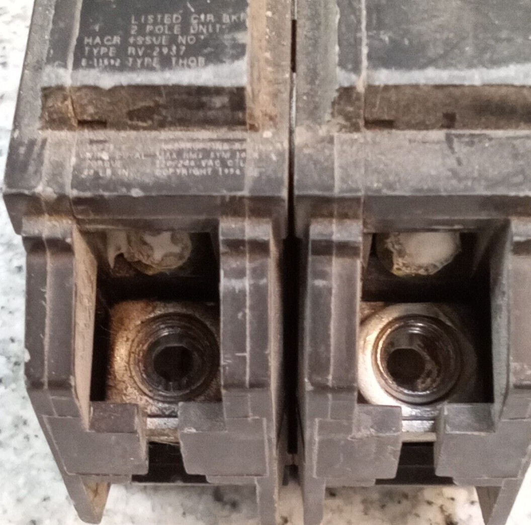 GE/BREAKER/THQB2135/ 35AMP/2POLE/ 10kA@240V/THQB/GROVE/Bolt-On/USE( L120