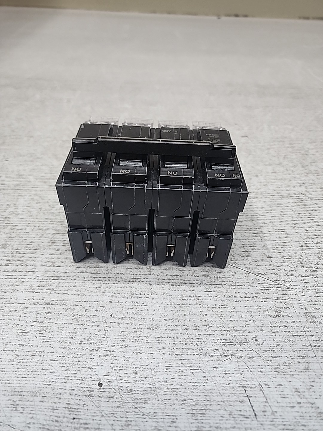 GE THQMV200WL 200 Amp 120/240 Volt 2-Pole Plug-In Mount  Main Circuit Breaker