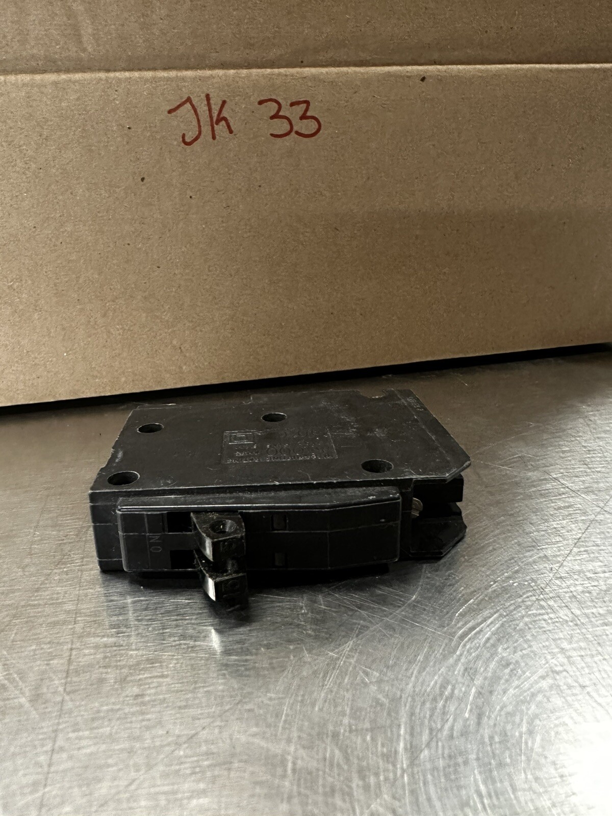 SQUARE D QOT1515 2 POLE TANDEM 15-15AMP 120/240V CIRCUIT BREAKER WITH HOOK