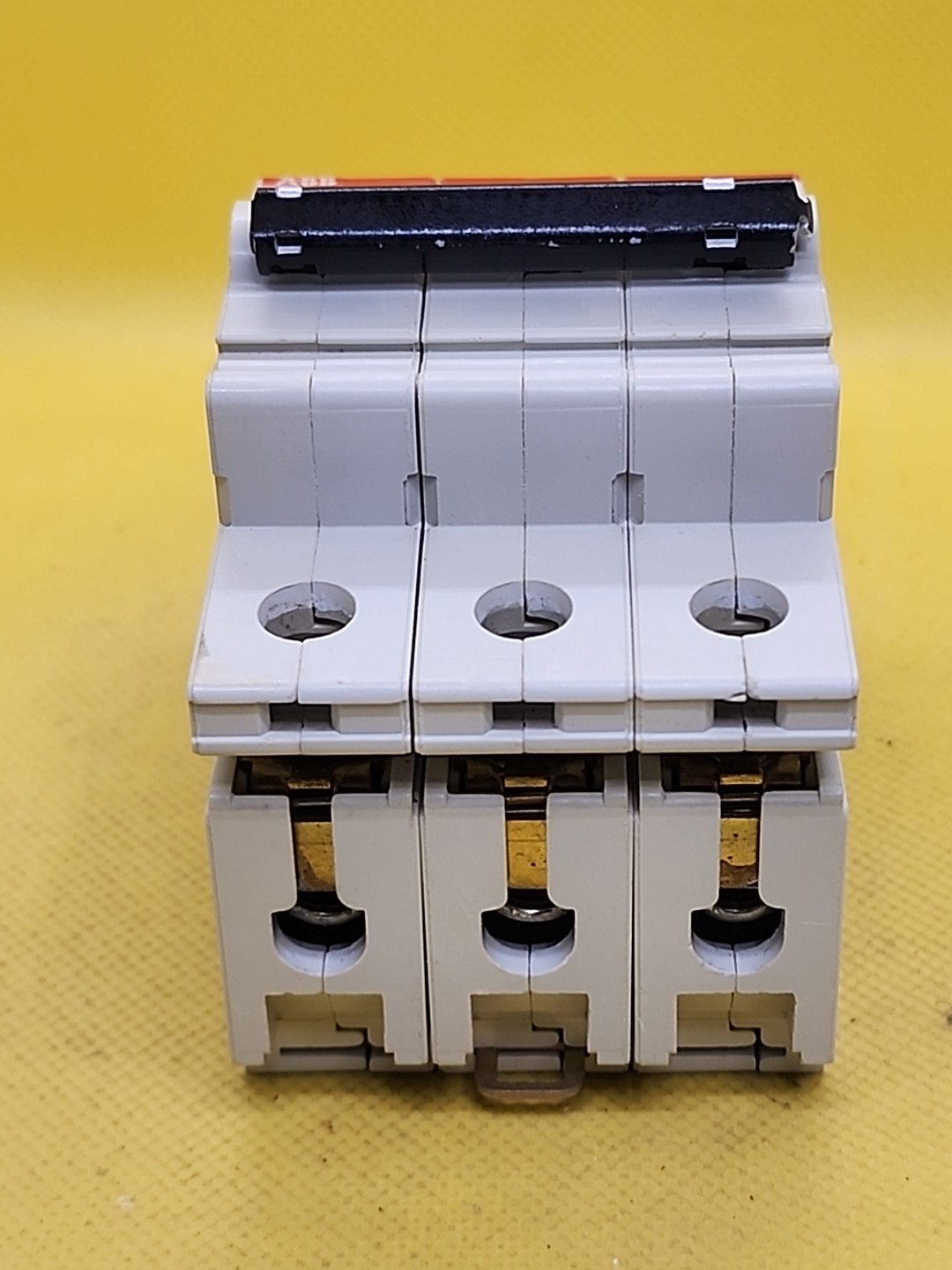 ABB S273 K32A 3 POLES 32A 277/480V CIRCUIT BREAKER [2NS1]
