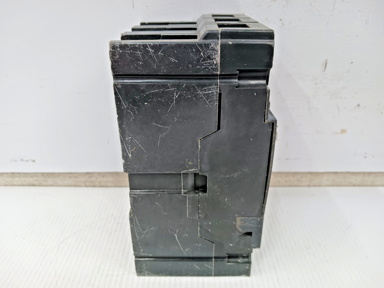 GE Spectra 60 Amp Circuit Breaker 2 Pole 480 VAC SEHA24AT0060 W/ 60 Amp Plug