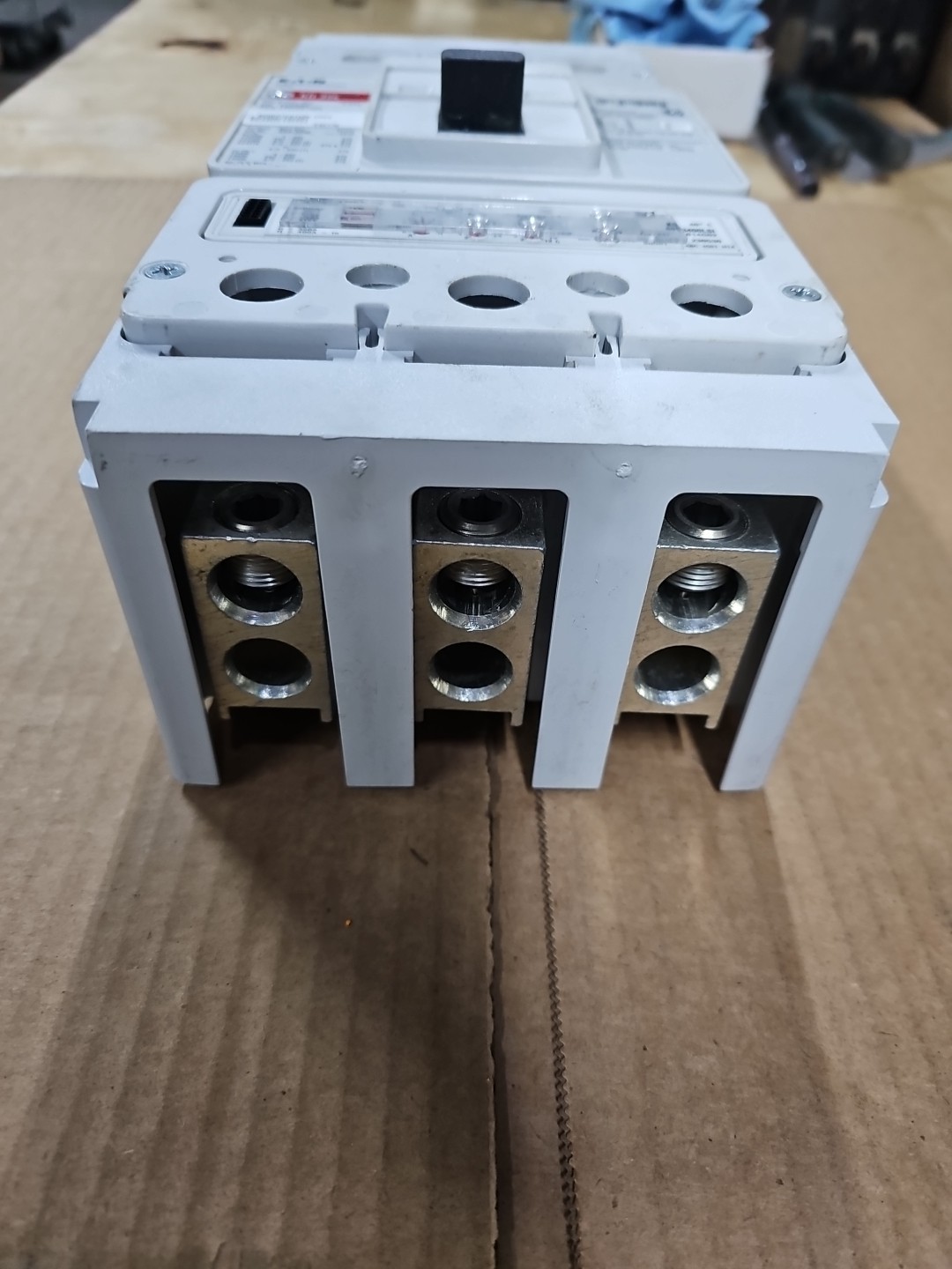 Eaton KD3400 Molded Case Circuit Breaker 400A 3Phases 600V LSI TRIP KES3400LSI
