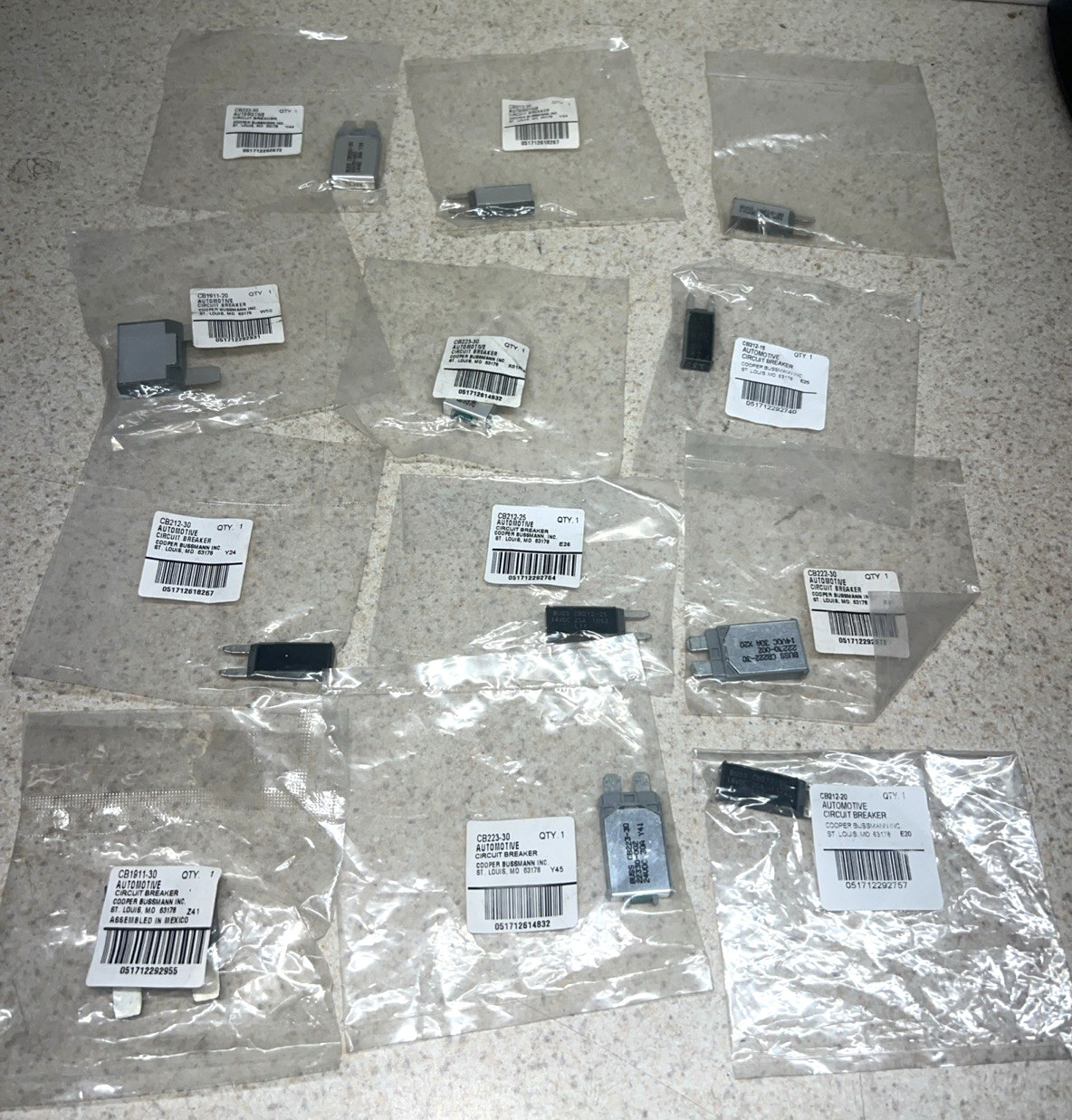 Lot of 12 Automotive Circuit Breakers NIP Free Shipping