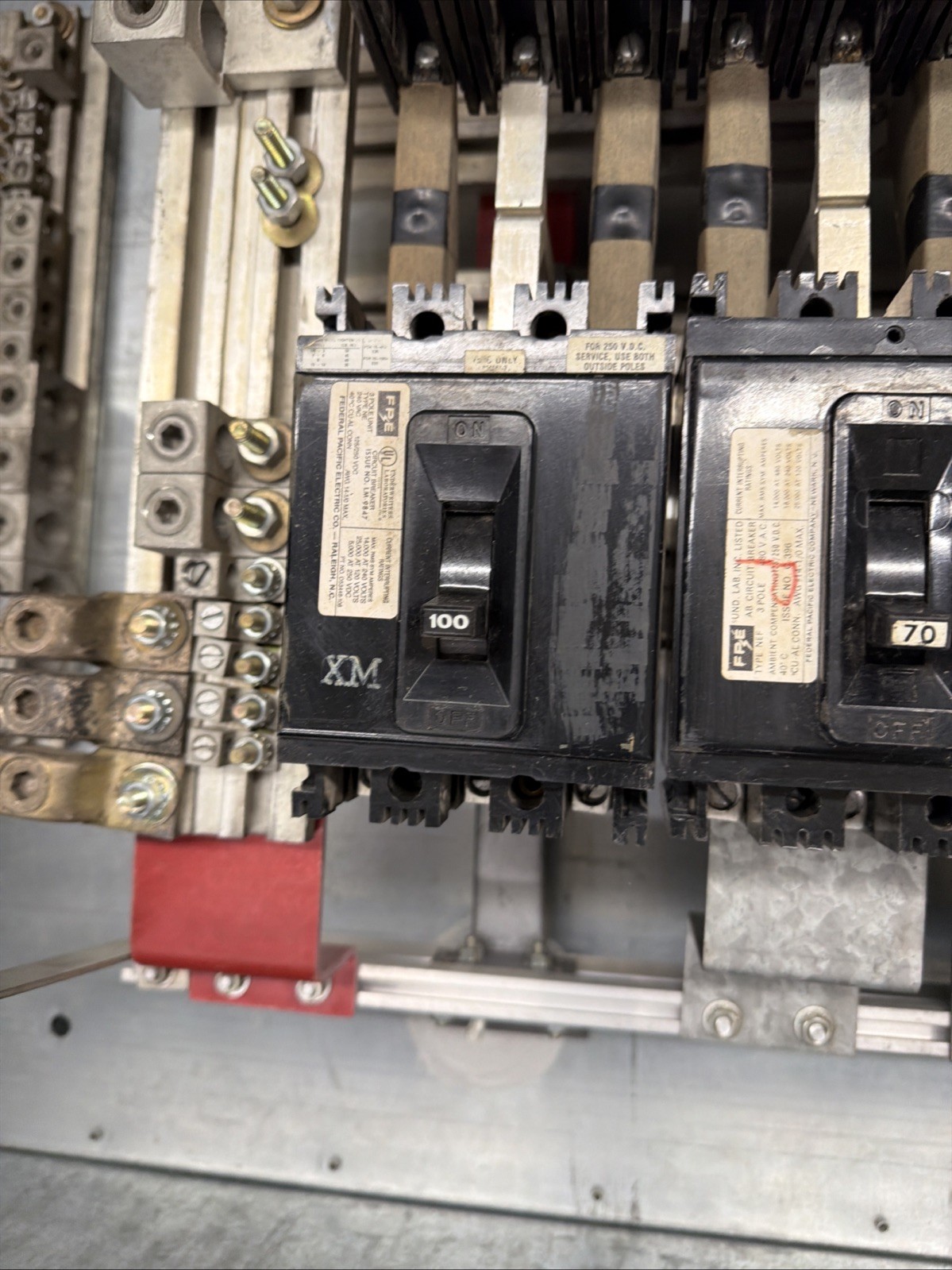 Main Lug Panelboard 1200A 3 Phase 4W Bottom/Top Feed W/Breakers 120/208V Panel