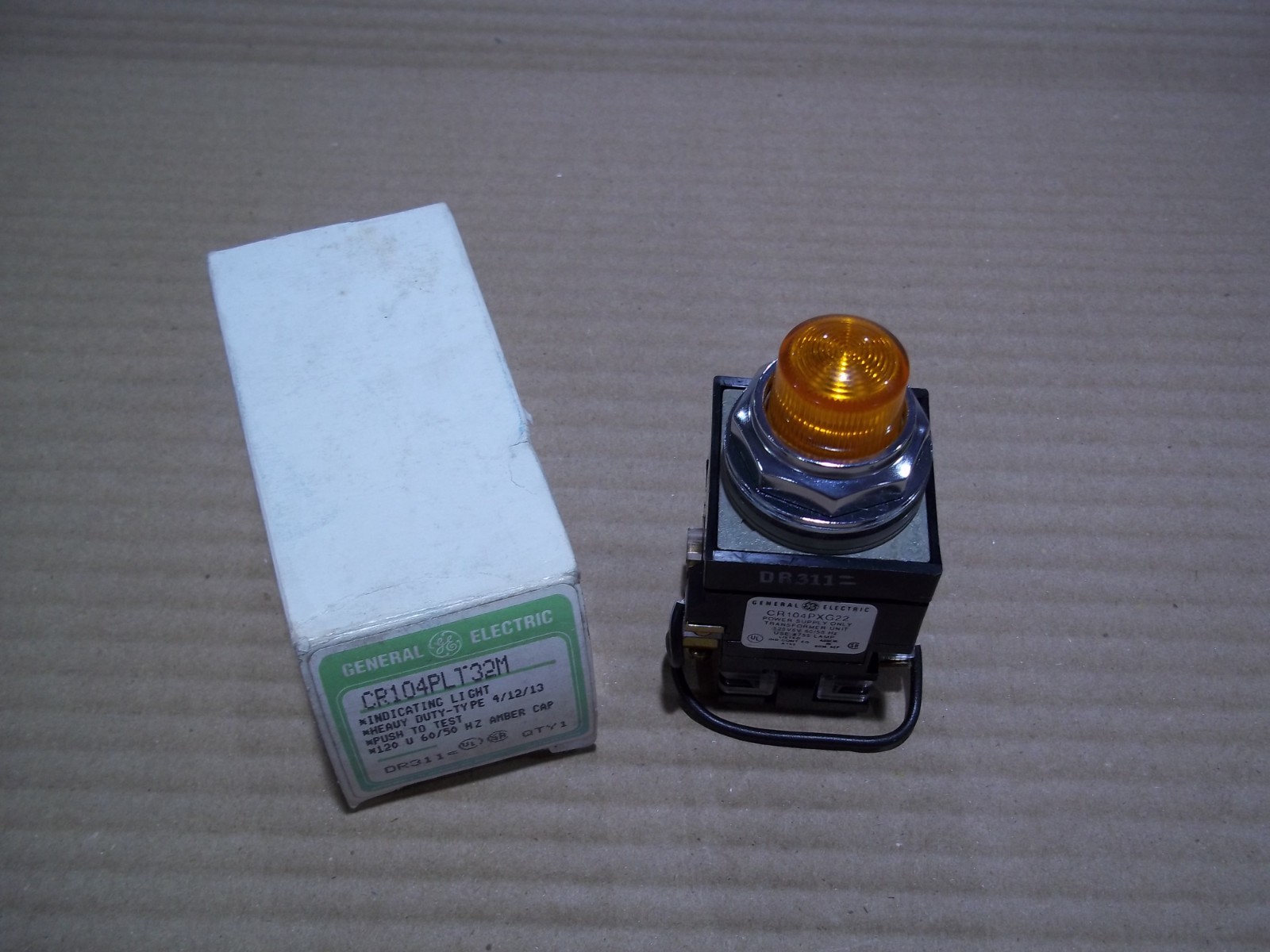 New General Electric CR104PLT32M Indicating Light Heavy Duty Type Amber Lens