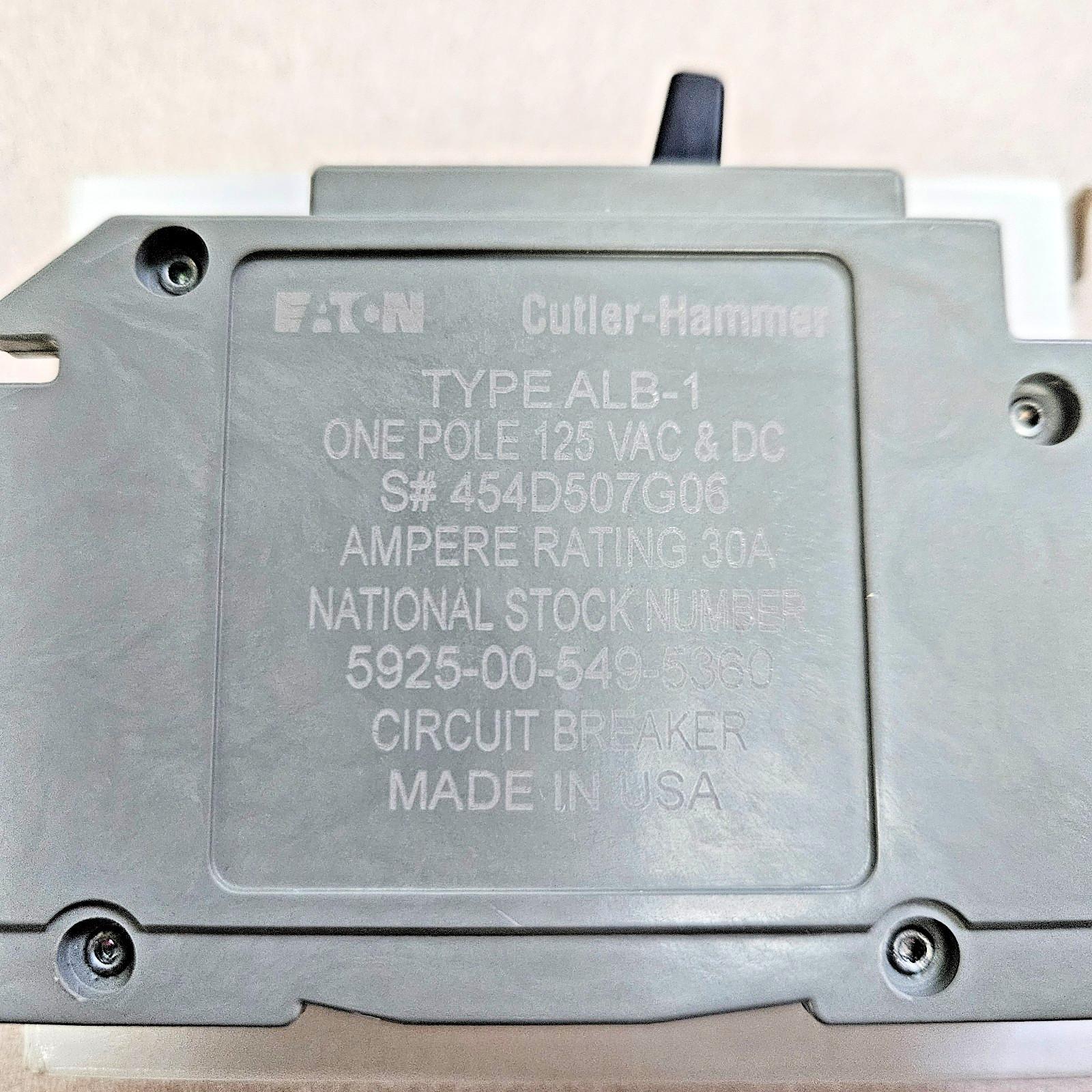 Eaton 1P, 30A/125VAC Circuit Breaker, 454D507G06, NSN 5925-01-138-9593, New