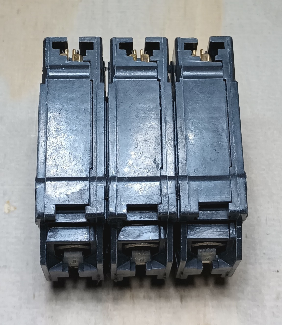 GE THQL32030 Circuit Breaker