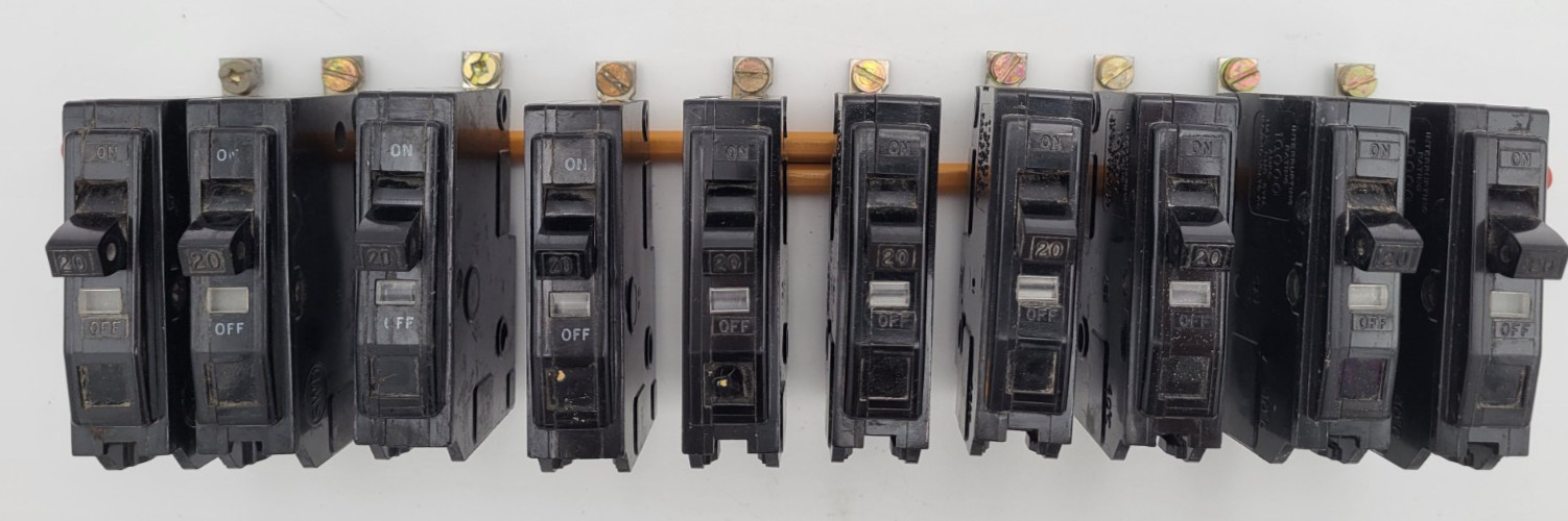 Square D QOB120 20A 1-Pole Bolt On Circuit Breakers Type QOB (Lot of 10) USED